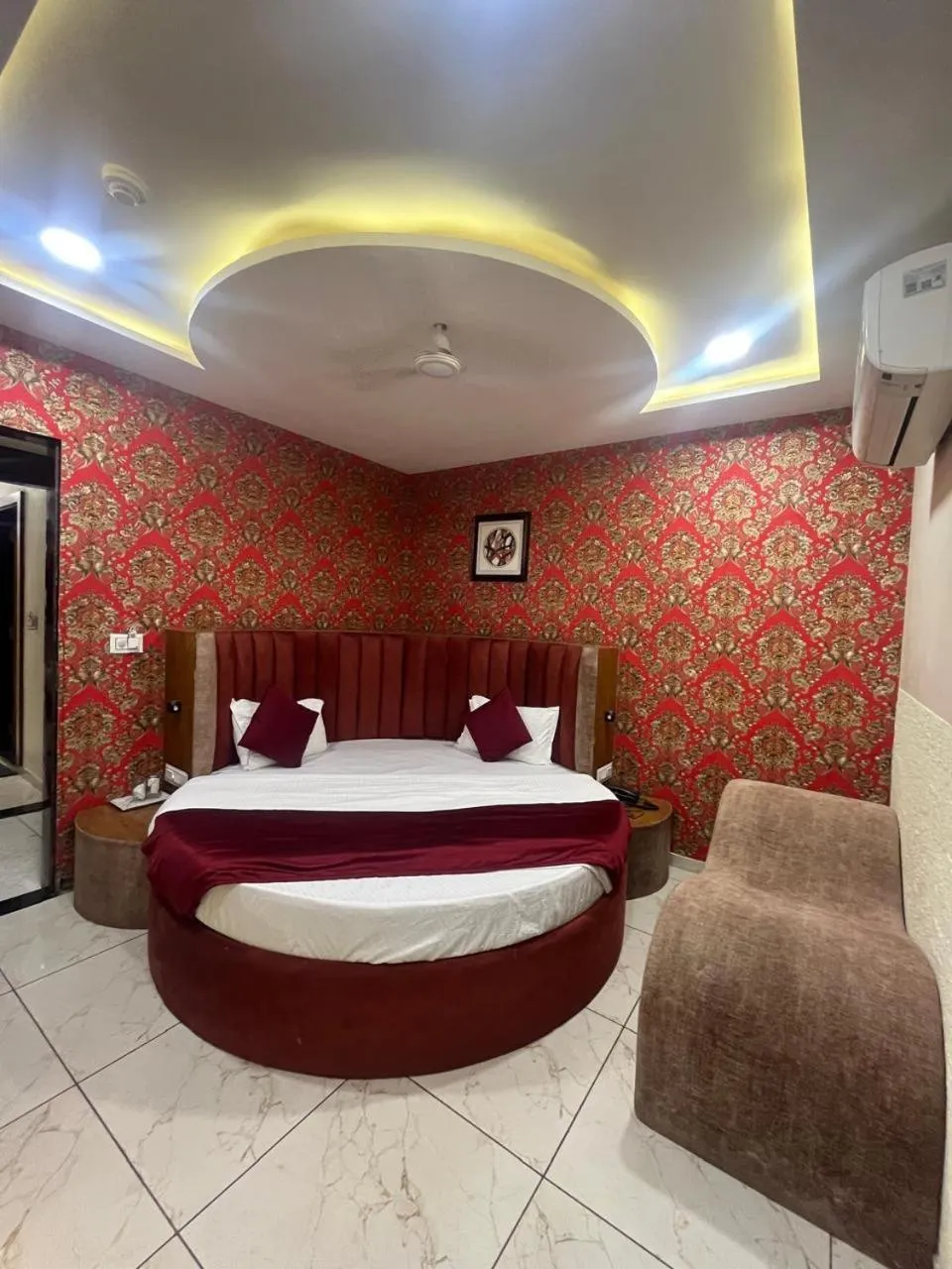 Bedroom, Bed in Hotel Mahaveer