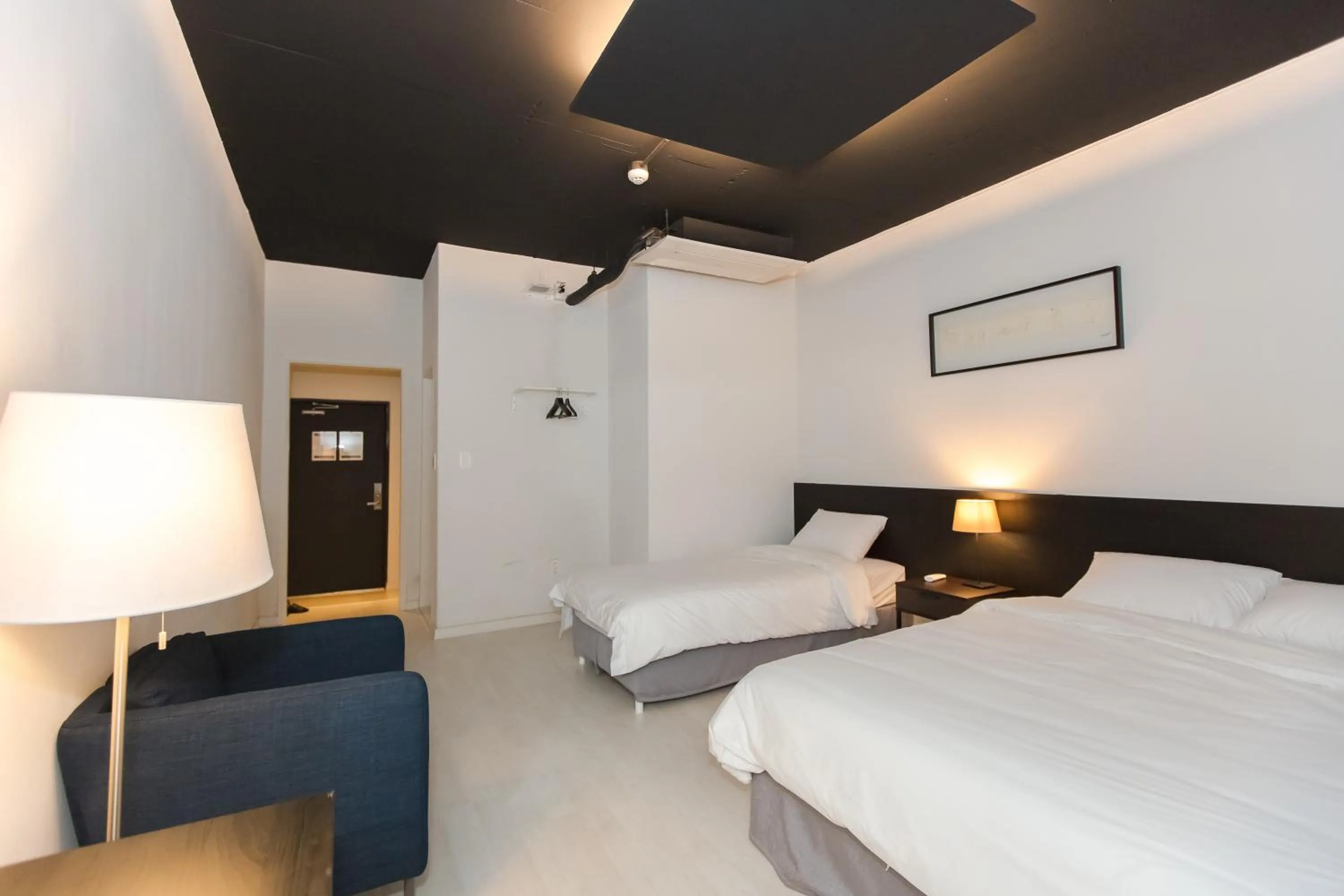 Bed in CANVAS BLACK Guesthouse