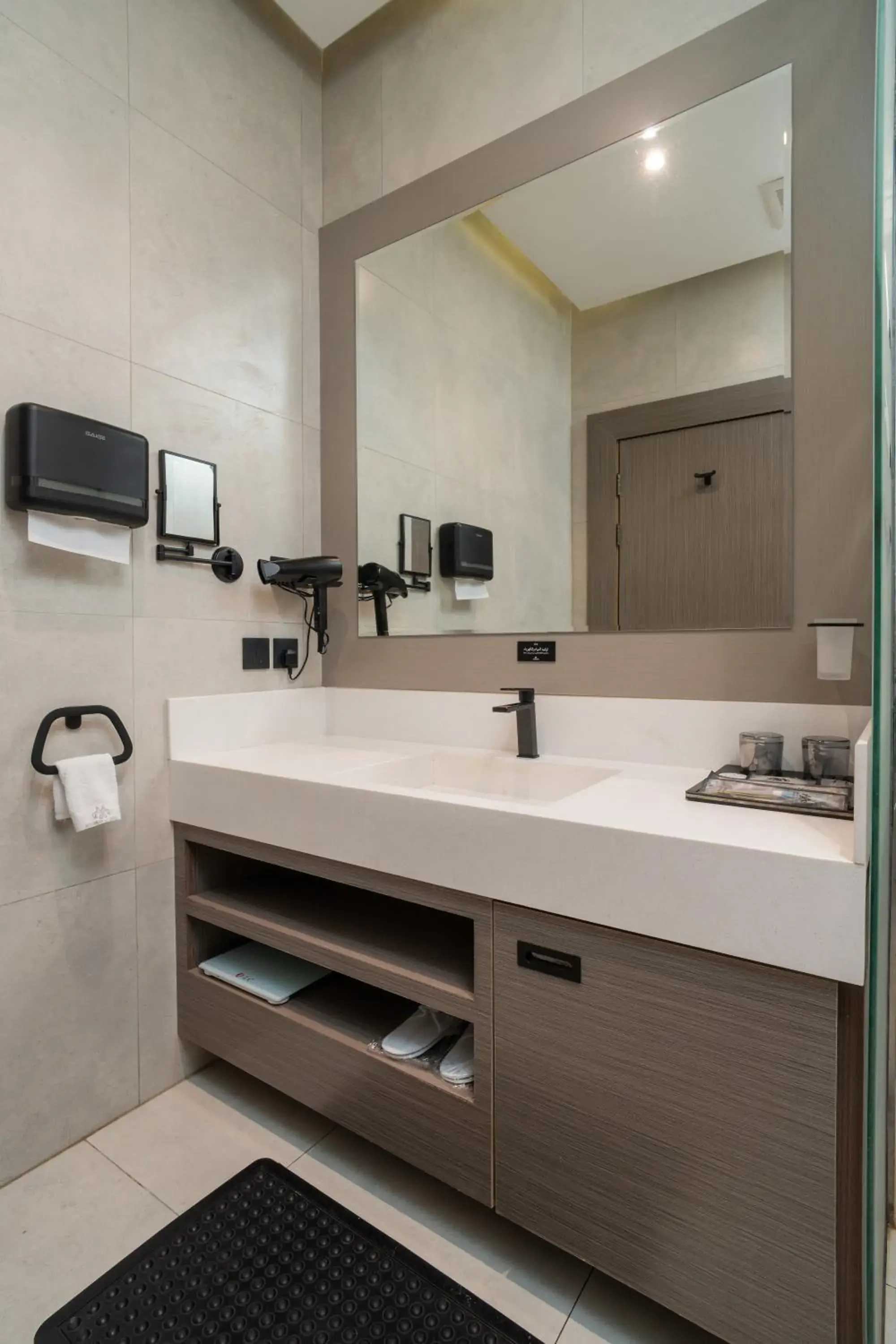 Deluxe King Room in Msharef Almoden hotel Deluxe King Room in Msharef Almoden hotel