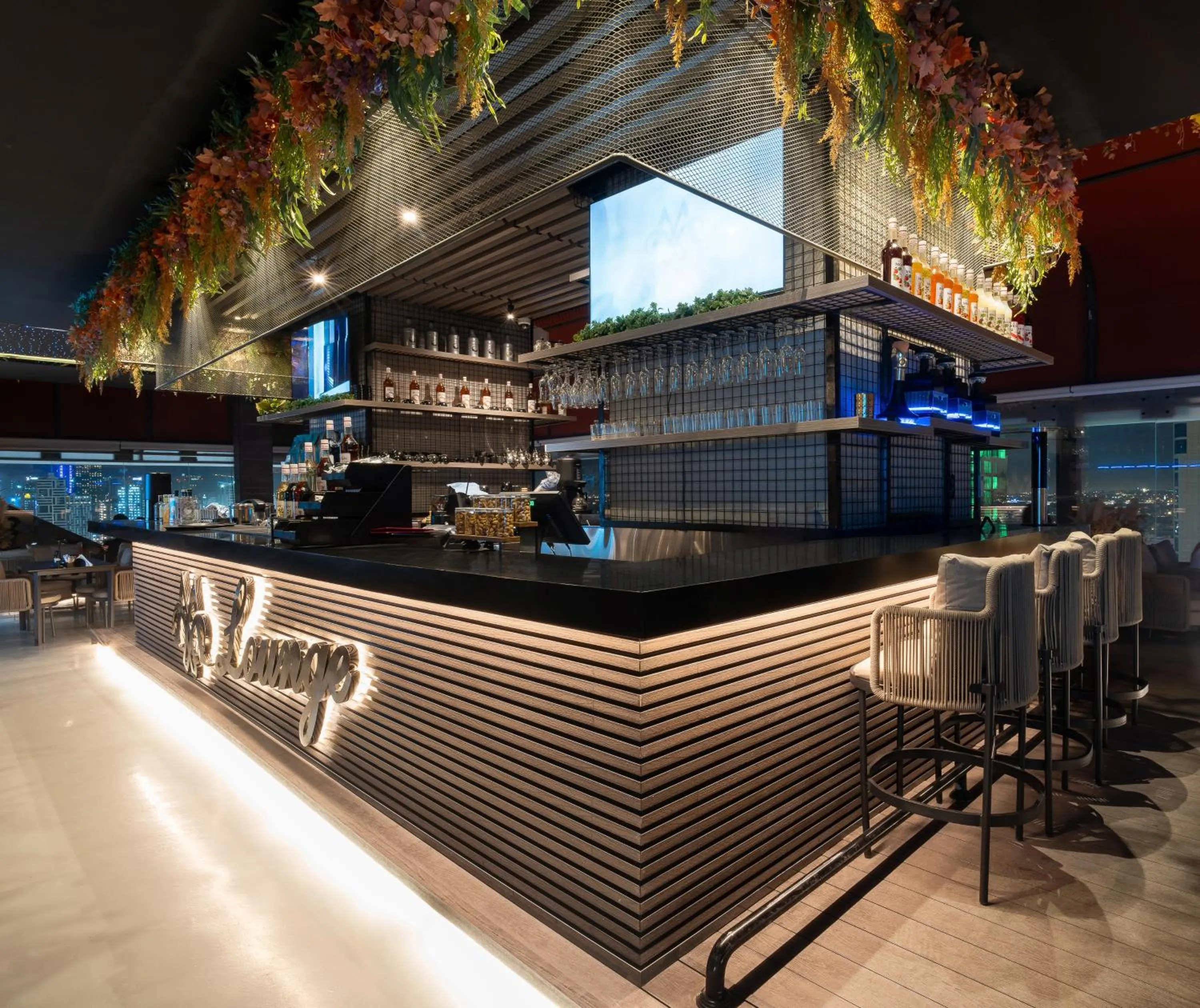 Restaurant/places to eat in Msharef Almoden hotel