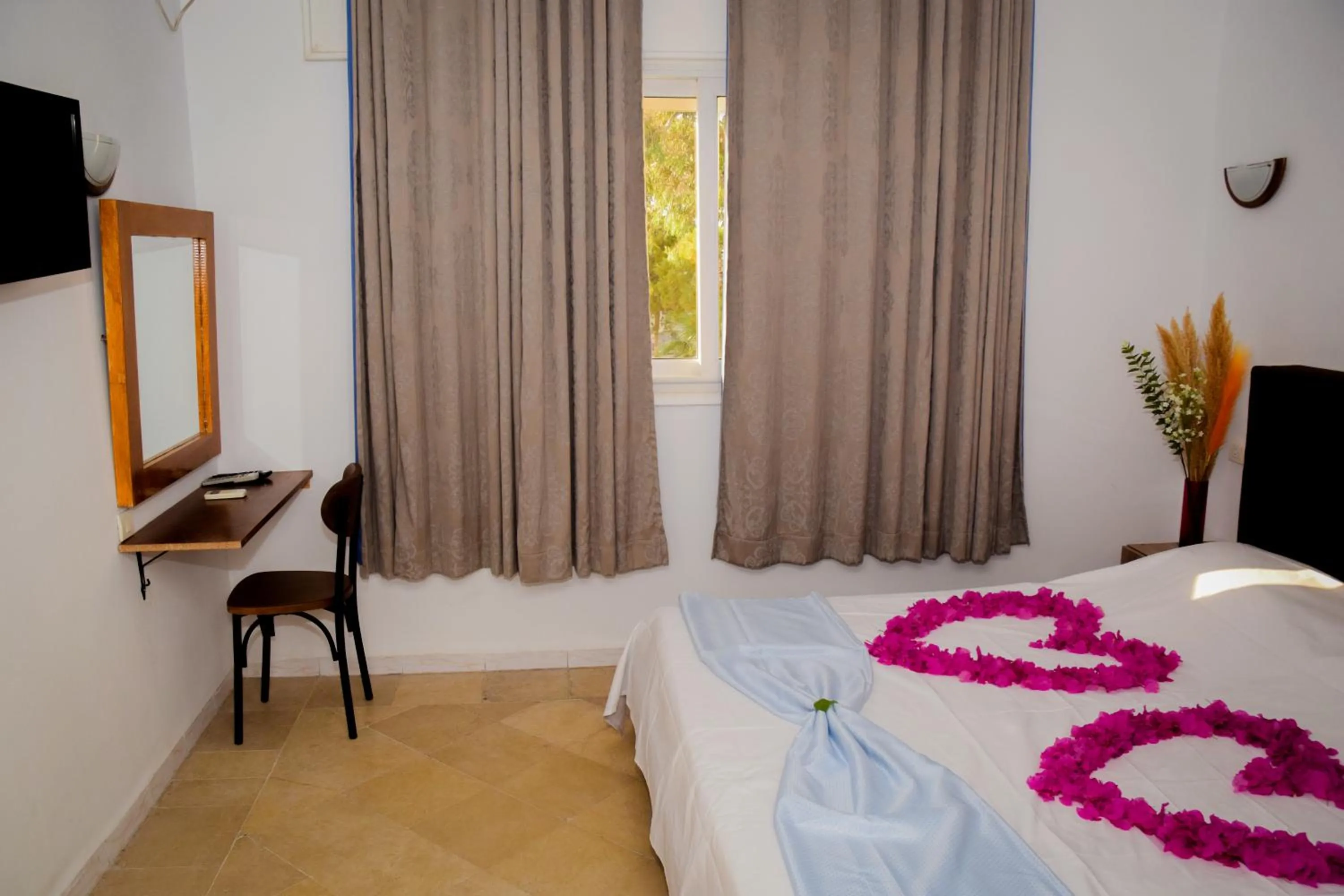 Bed in Le Grand Hotel Djerba