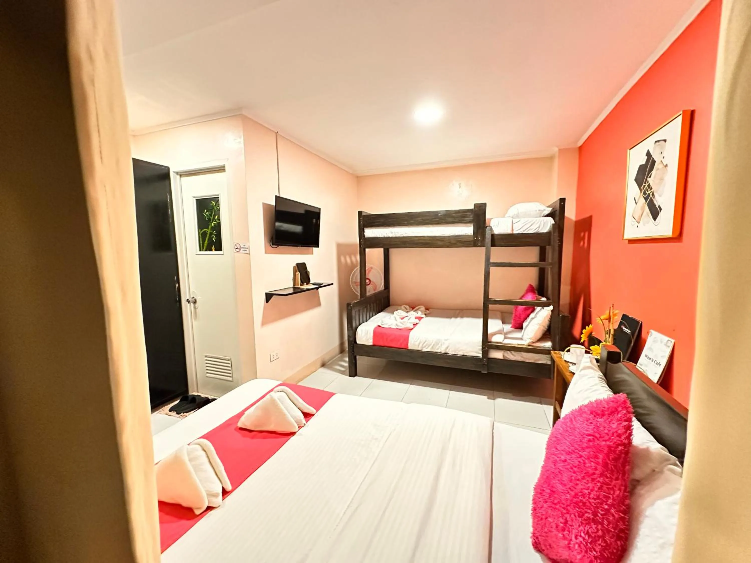 bunk bed, Bed in Sukhavati Inn