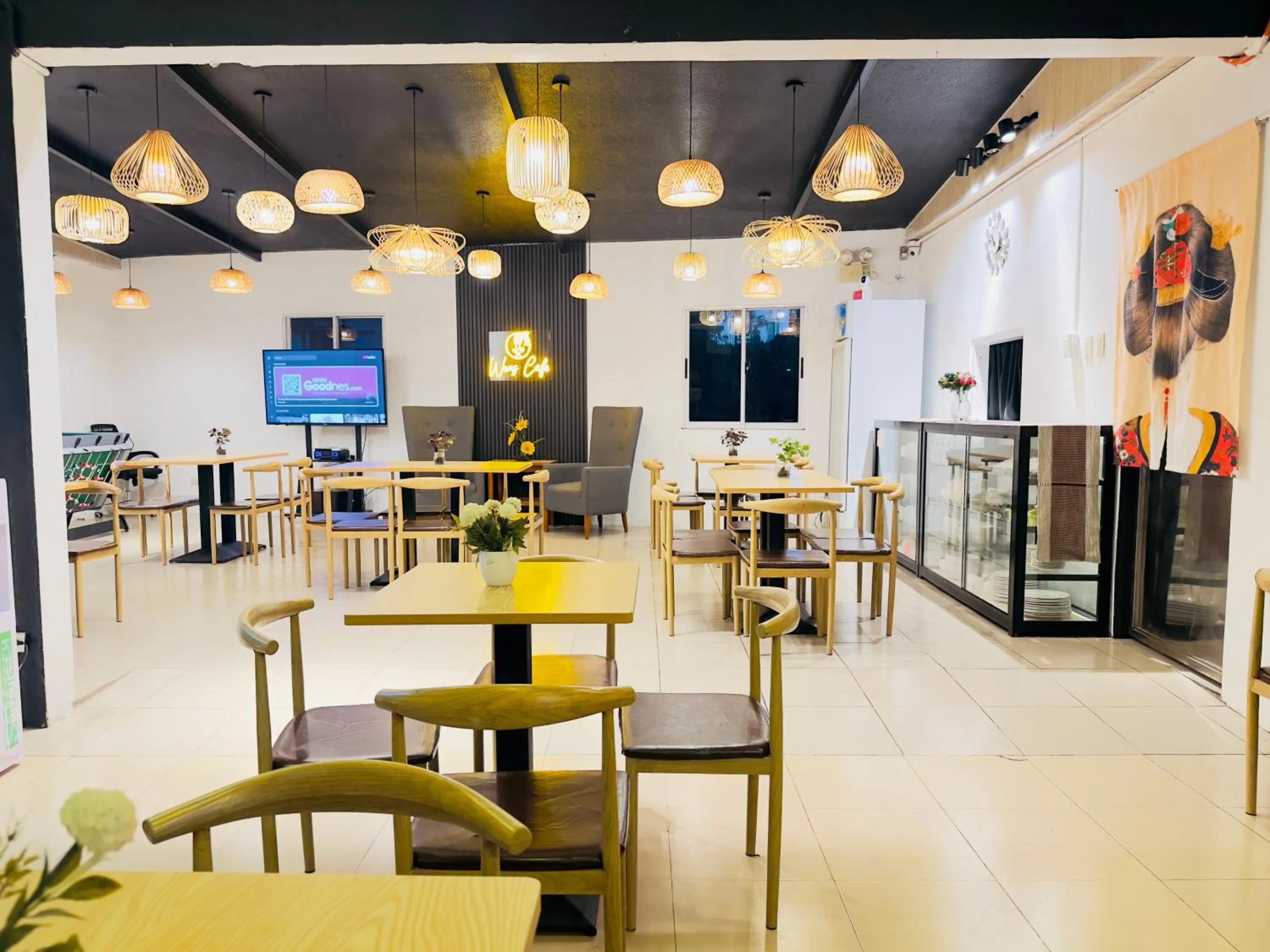 Restaurant/places to eat in Sukhavati Inn