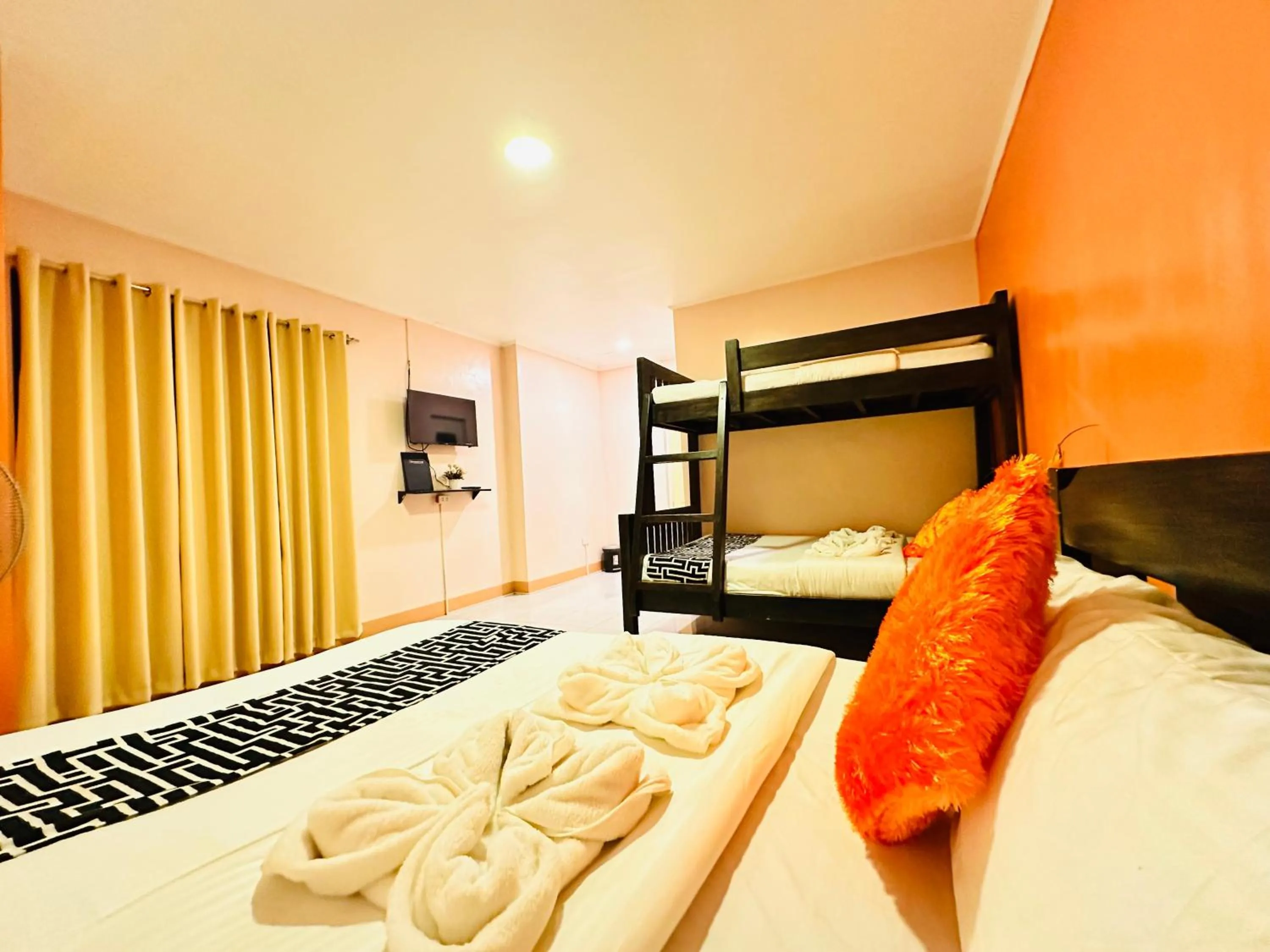 bunk bed, Bed in Sukhavati Inn