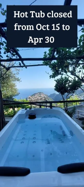 Hot Tub in Monte Brusara Relais
