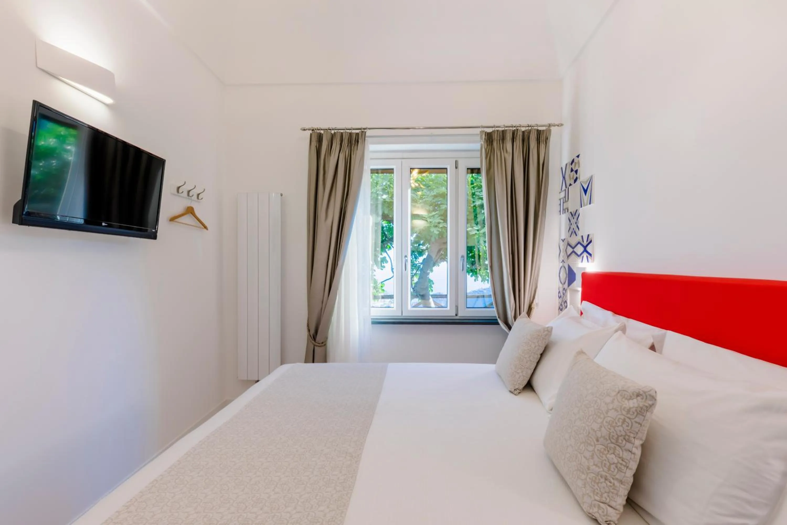 Photo of the whole room, Bed in Monte Brusara Relais