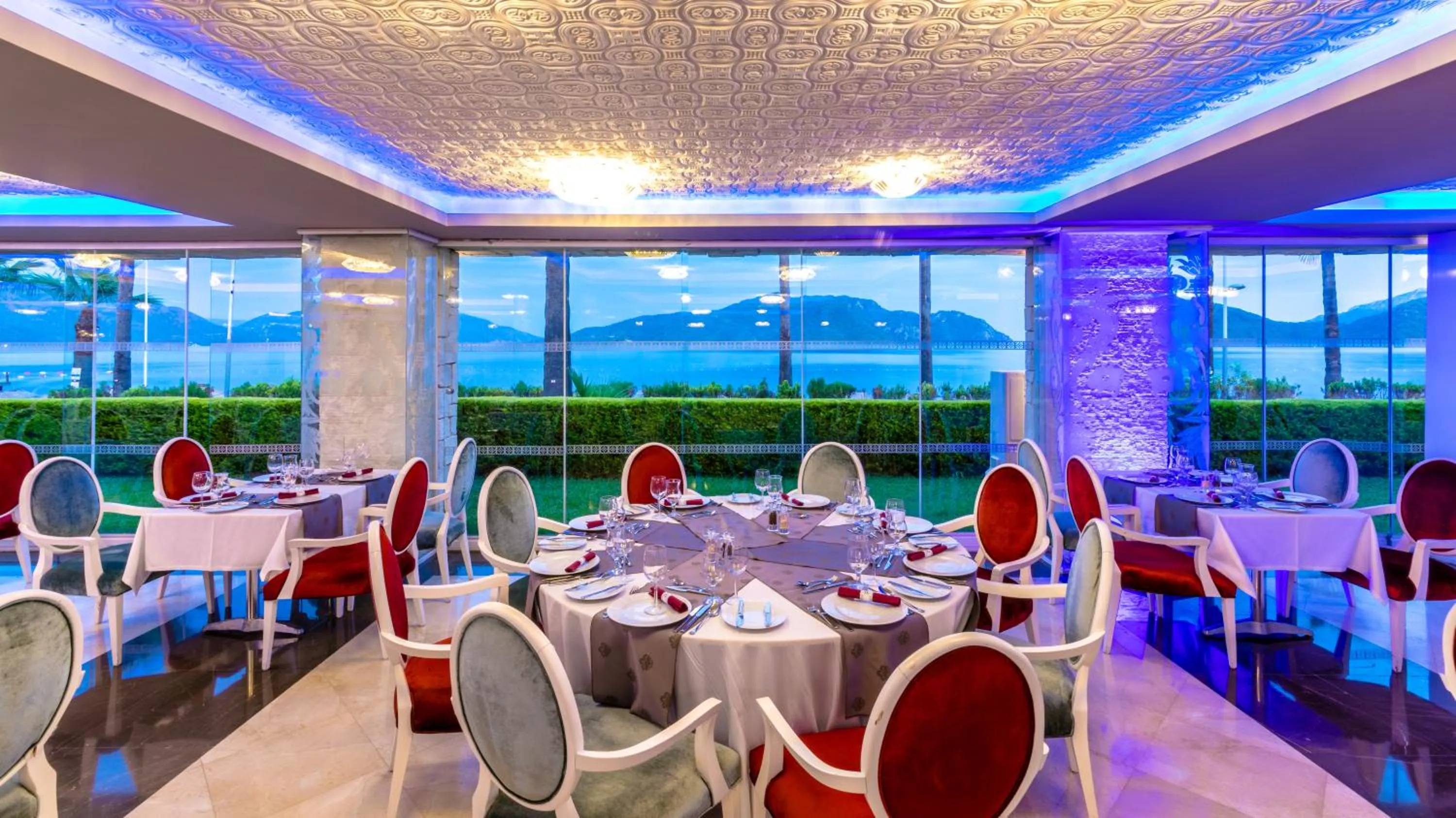 Restaurant/places to eat in Prime Beach Hotel