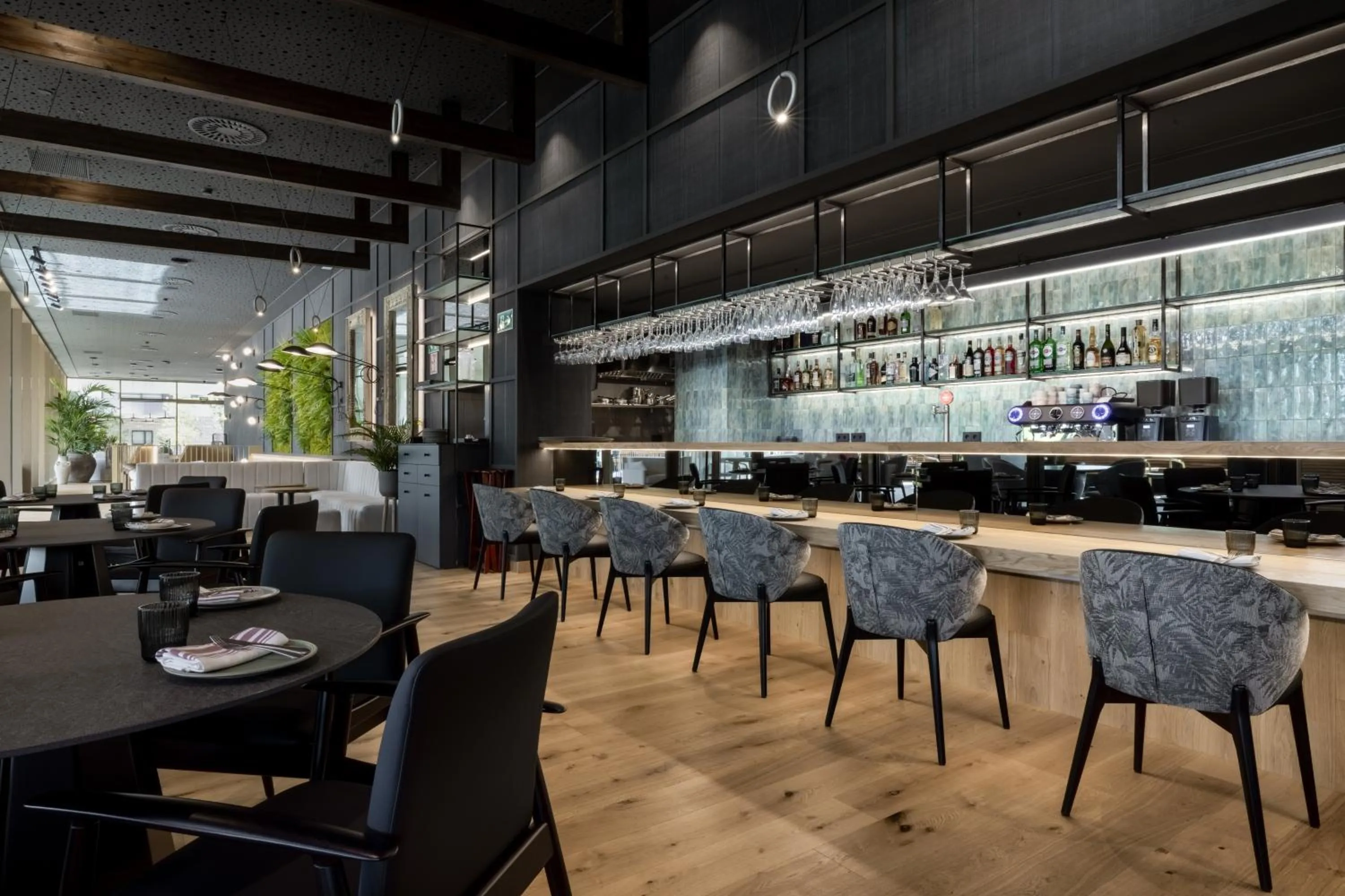 Restaurant/places to eat in Hotel SB Win 4 Sup