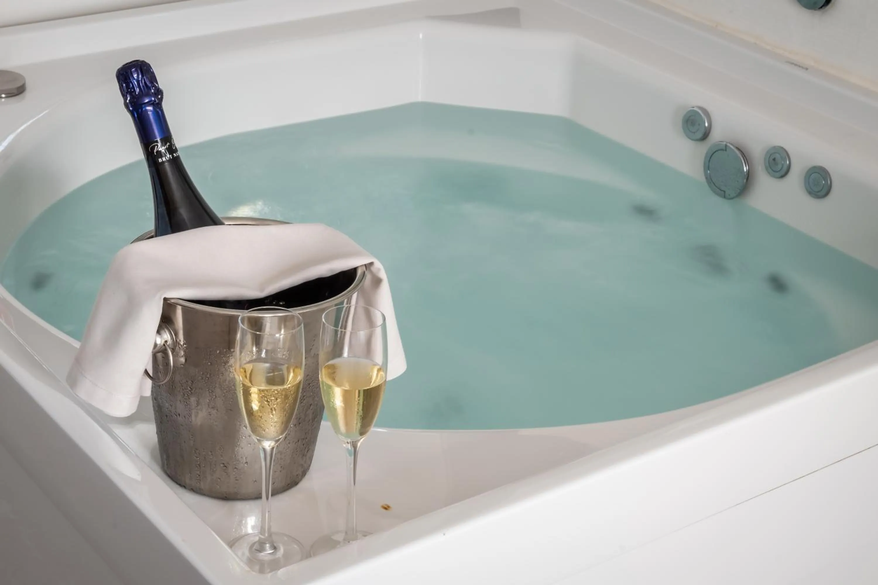 Hot Tub in Hotel SB Win 4 Sup