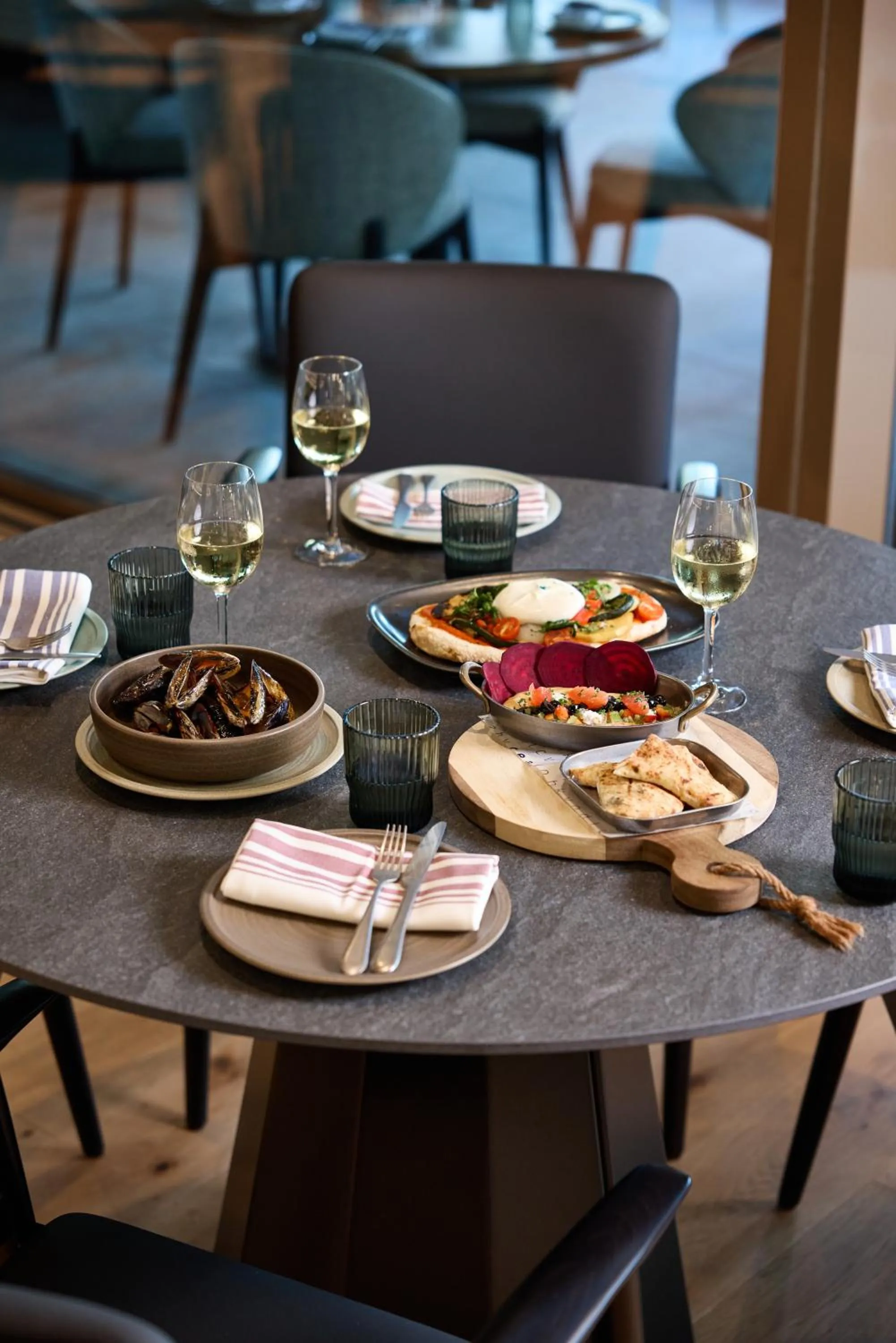 Restaurant/places to eat in Hotel SB Win 4 Sup