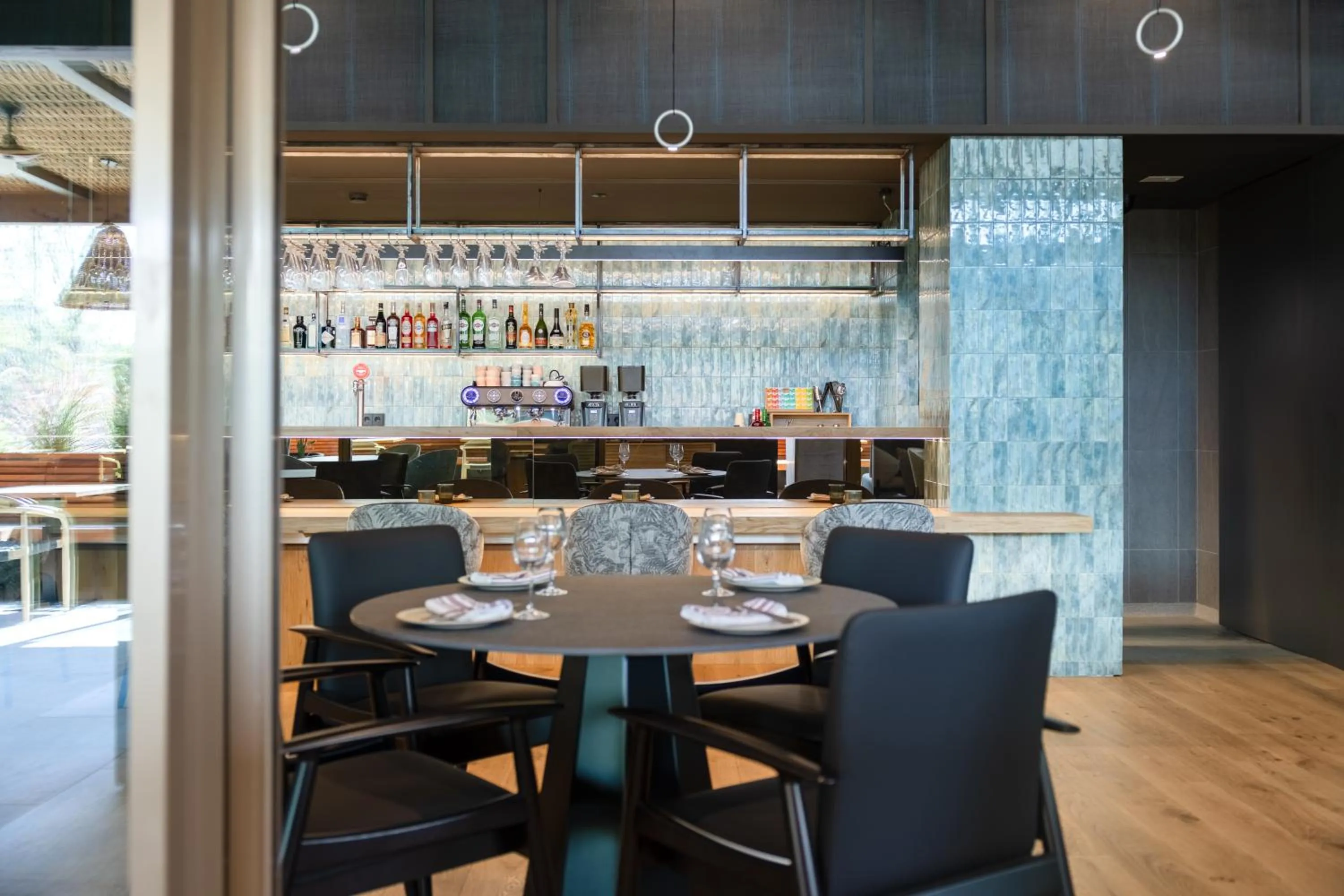 Restaurant/places to eat in Hotel SB Win 4 Sup