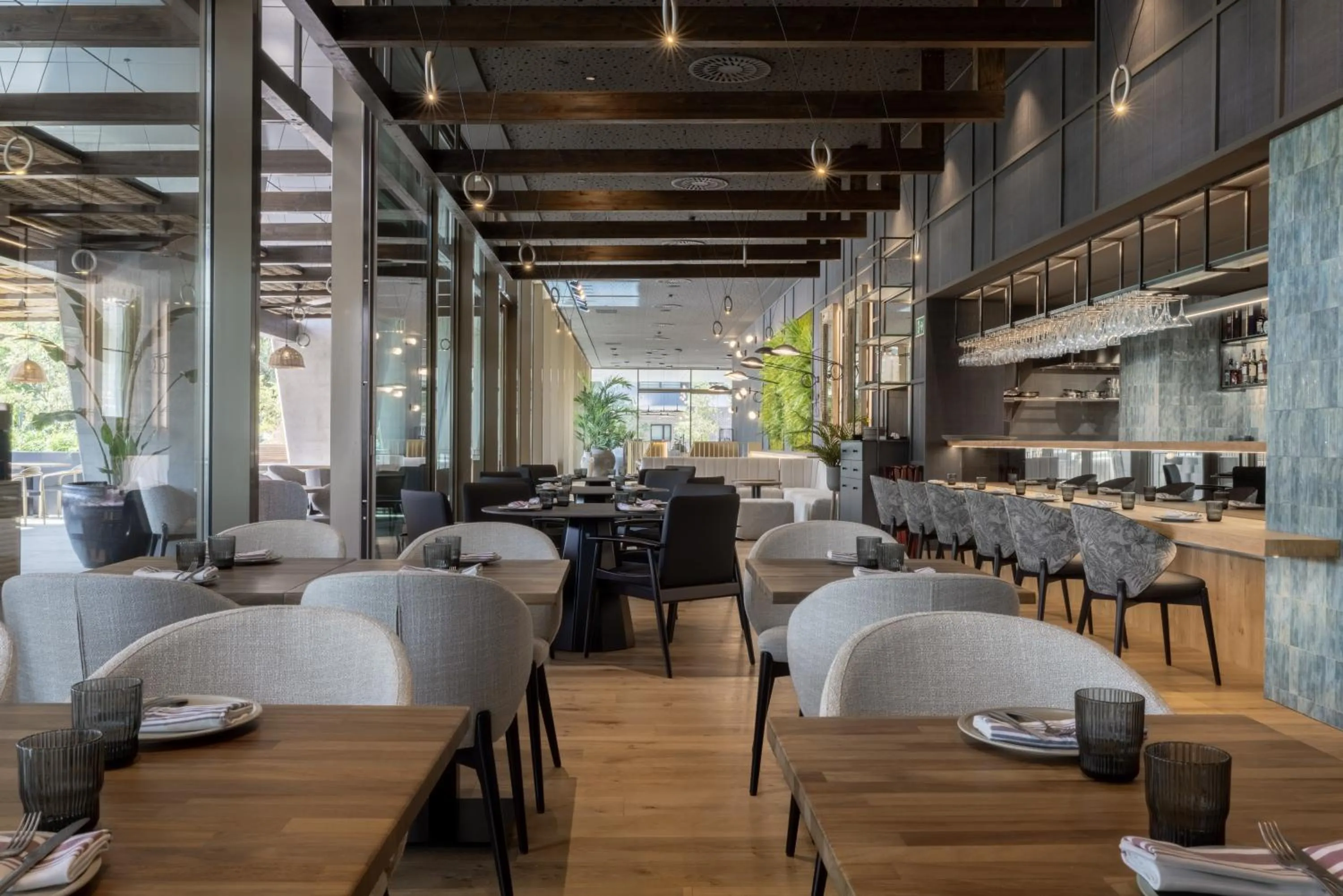 Restaurant/places to eat in Hotel SB Win 4 Sup