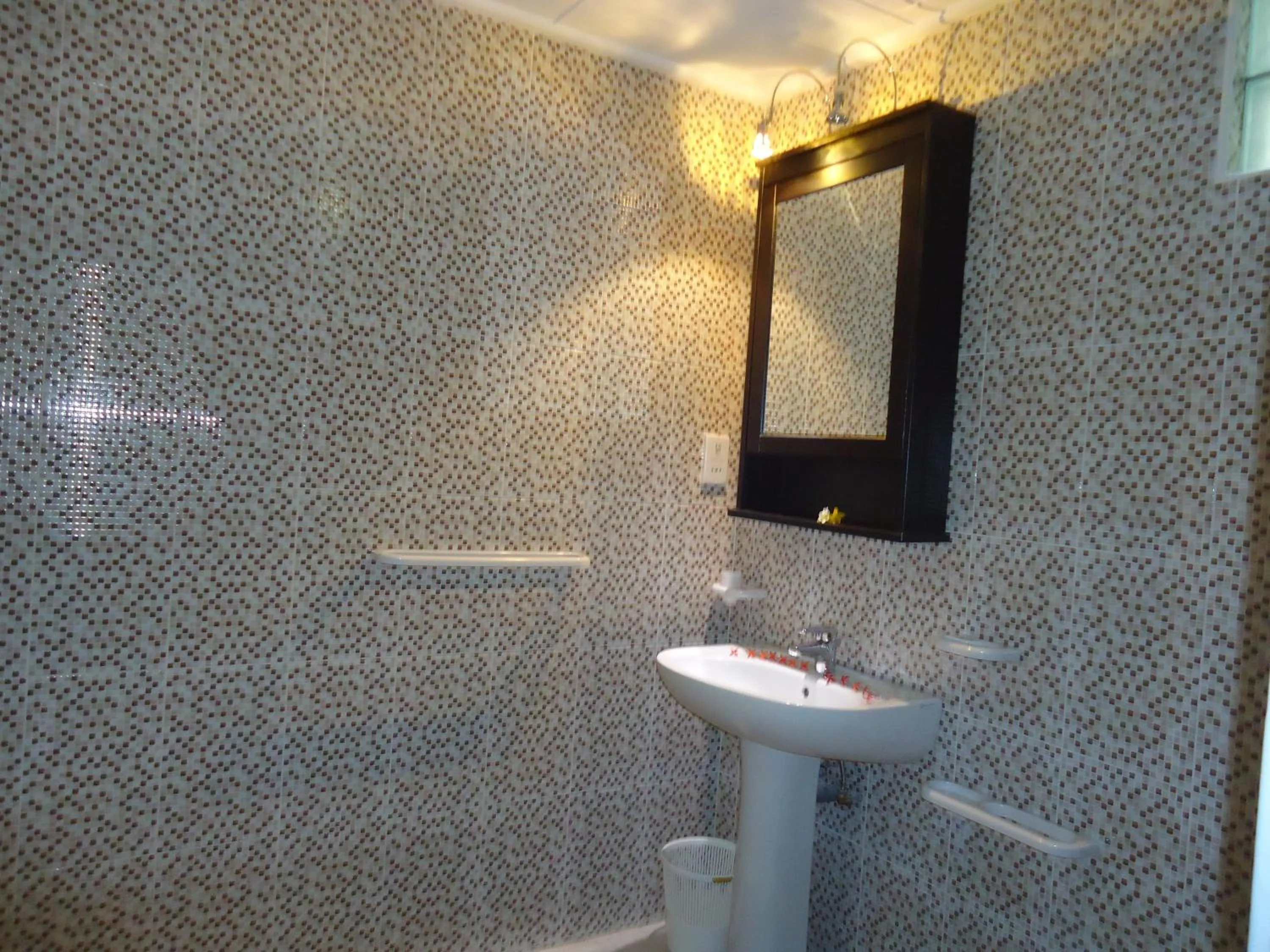 Bathroom in Chez Michellin Pensions Residence