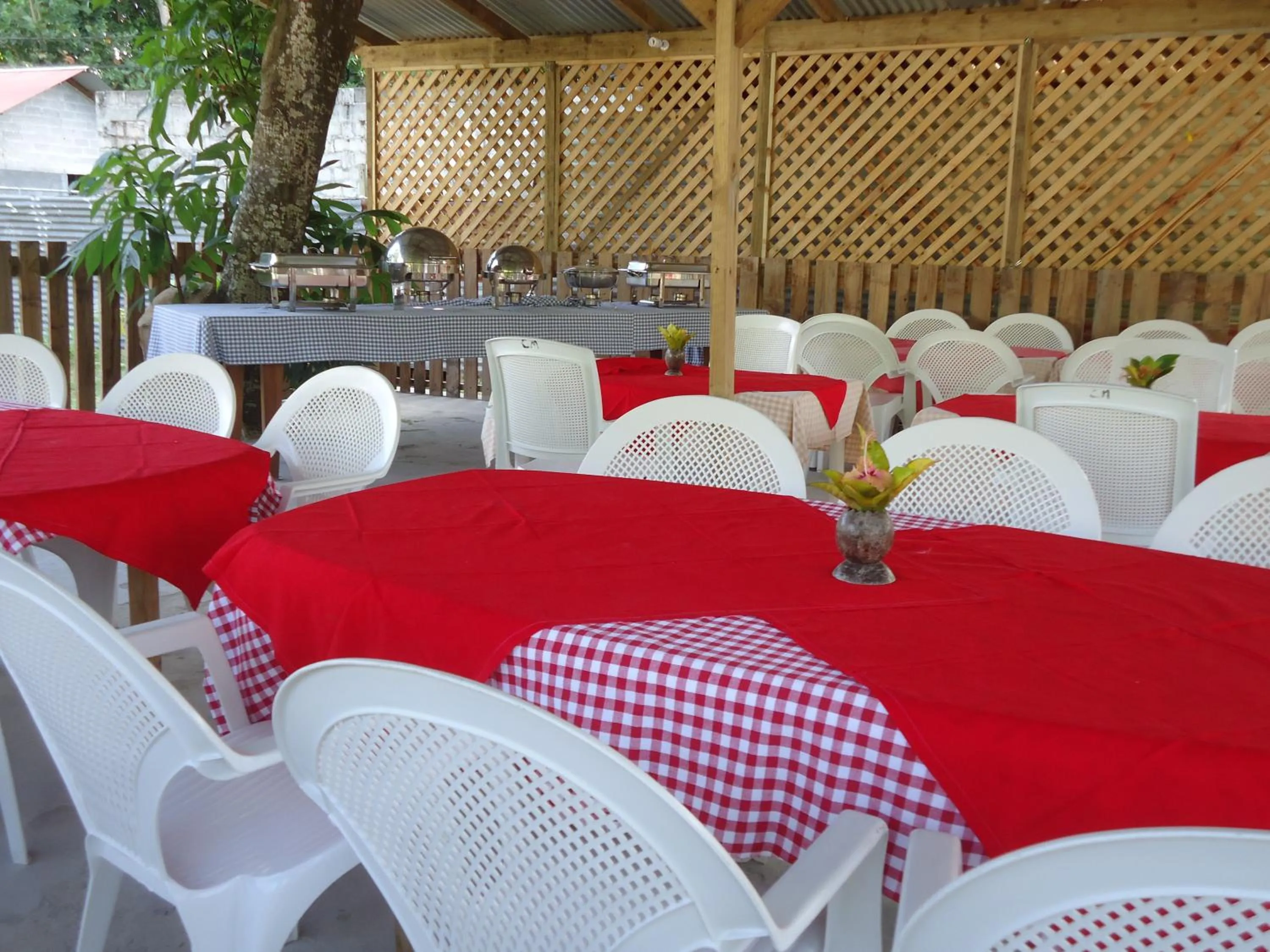 Dining area in Chez Michellin Pensions Residence
