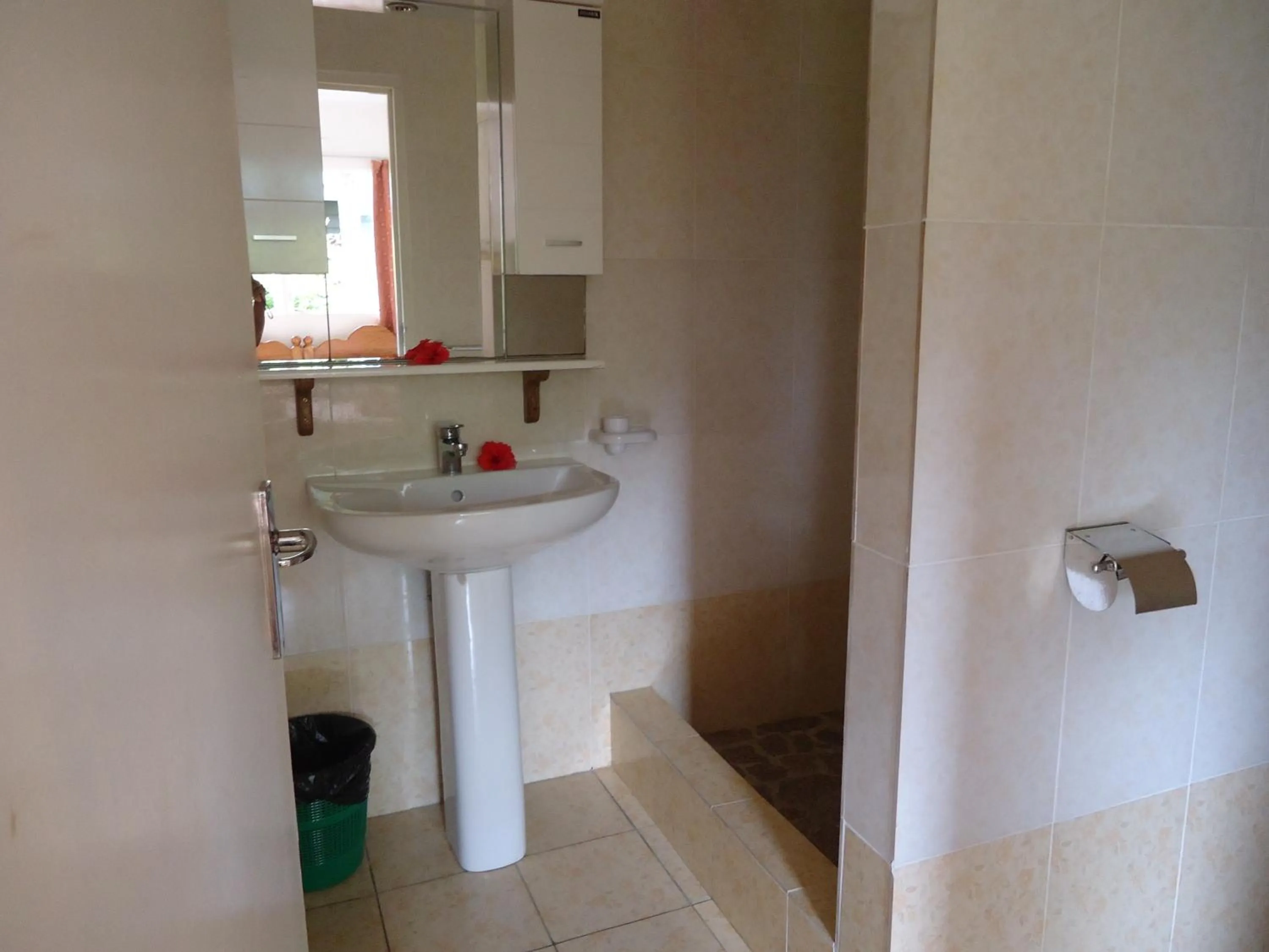 Bathroom in Chez Michellin Pensions Residence