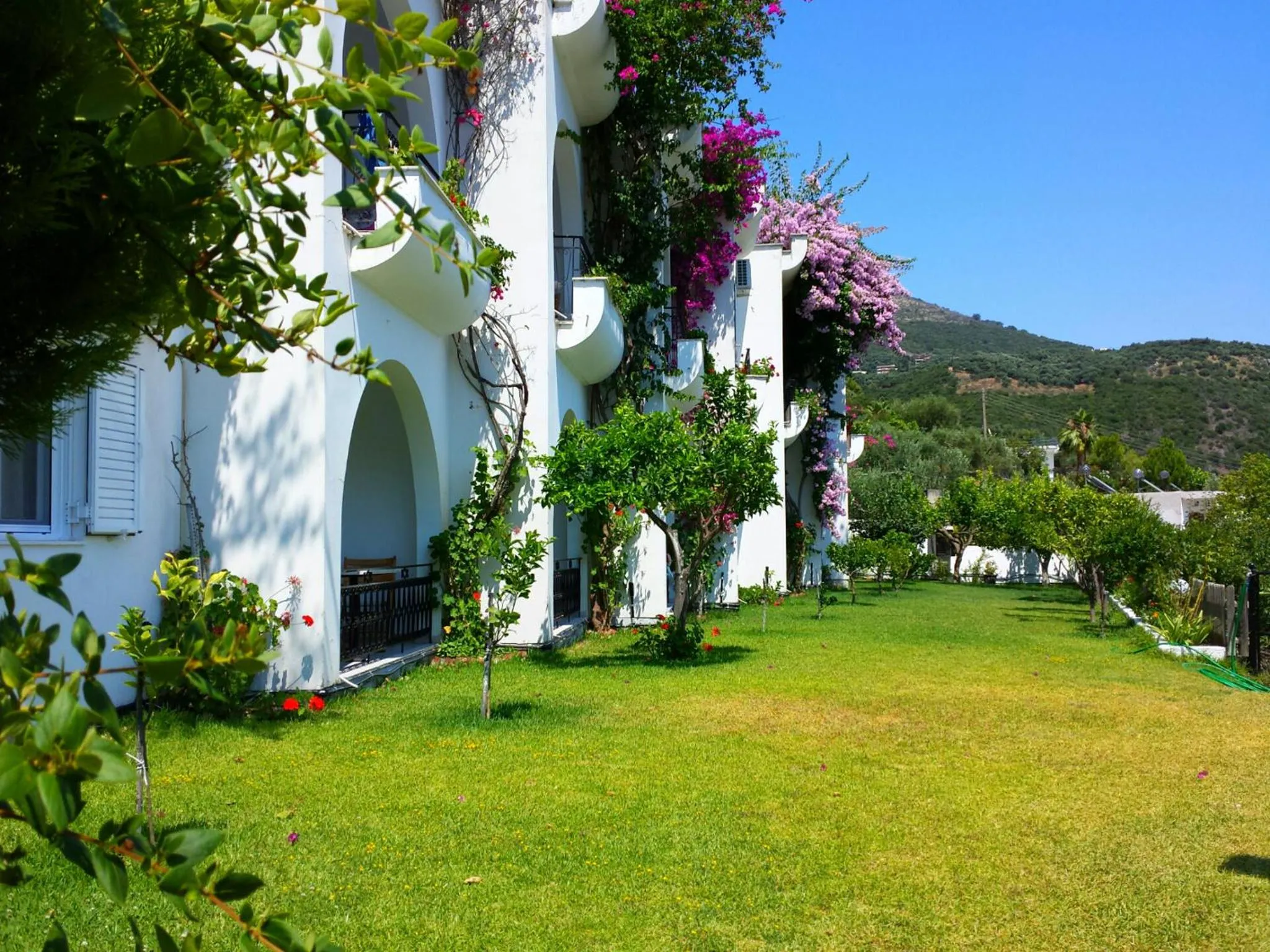 Facade/entrance in Spiros Studios