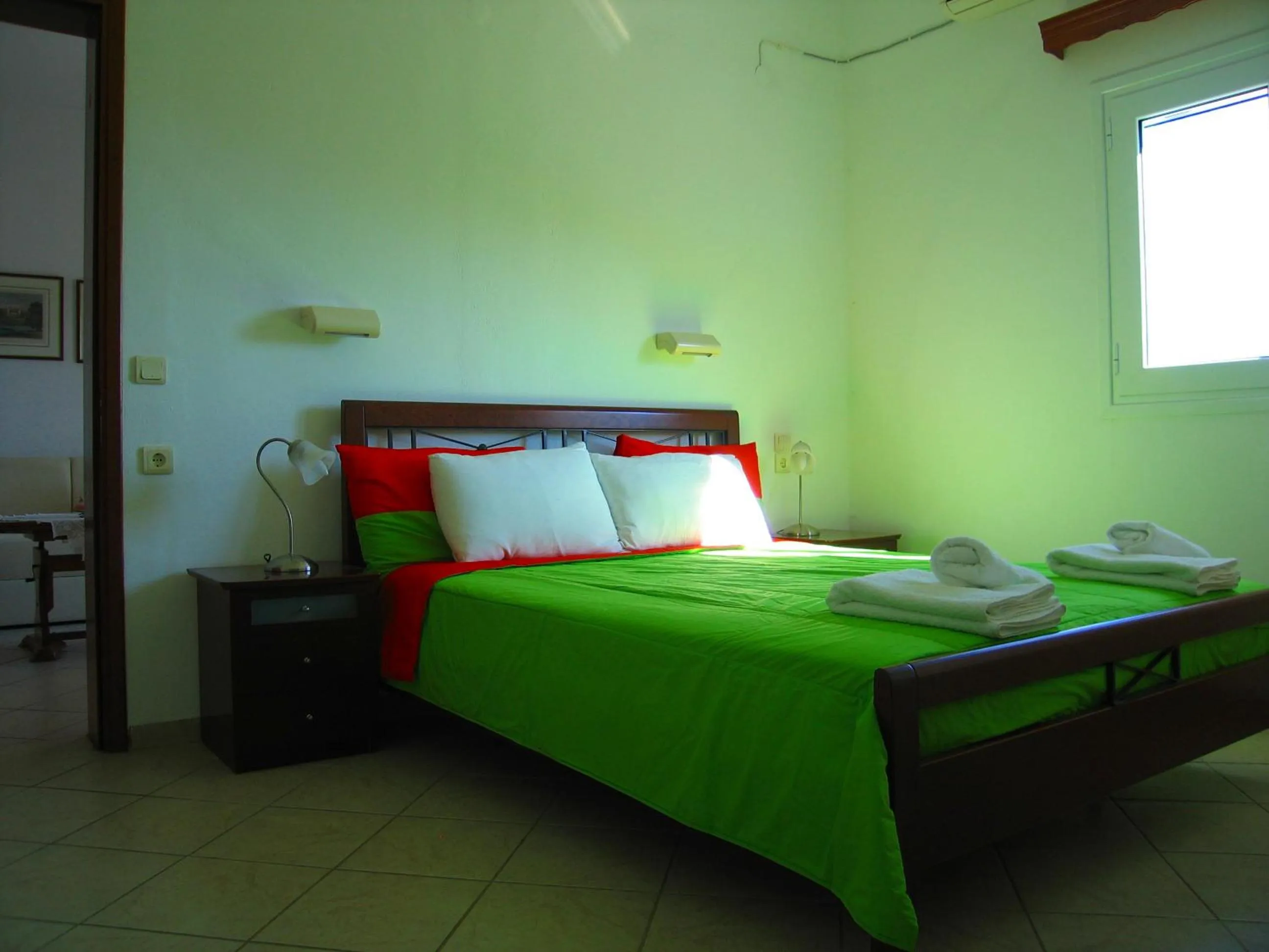 Photo of the whole room, Bed in Spiros Studios