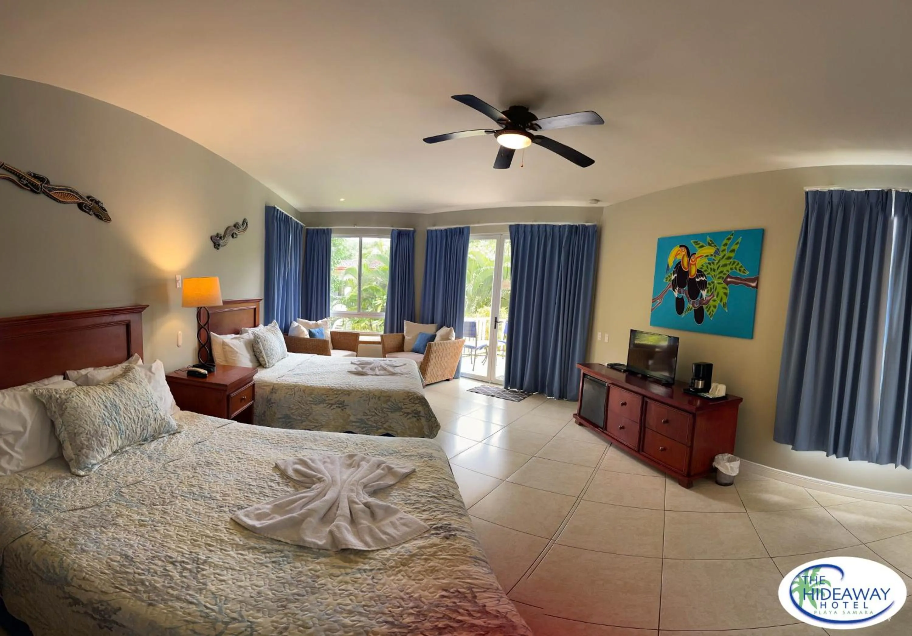 Bedroom, Bed in The Hideaway Hotel