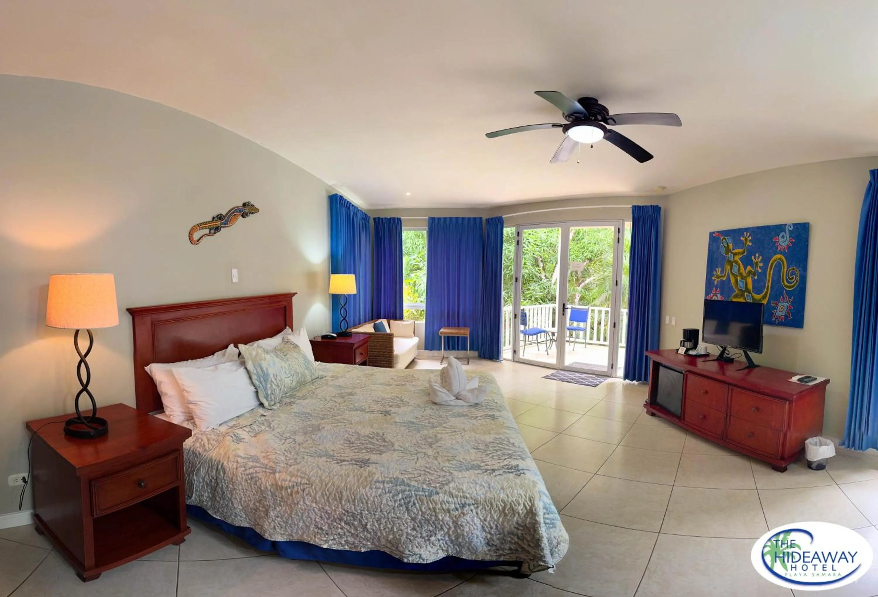 Bedroom, Bed in The Hideaway Hotel