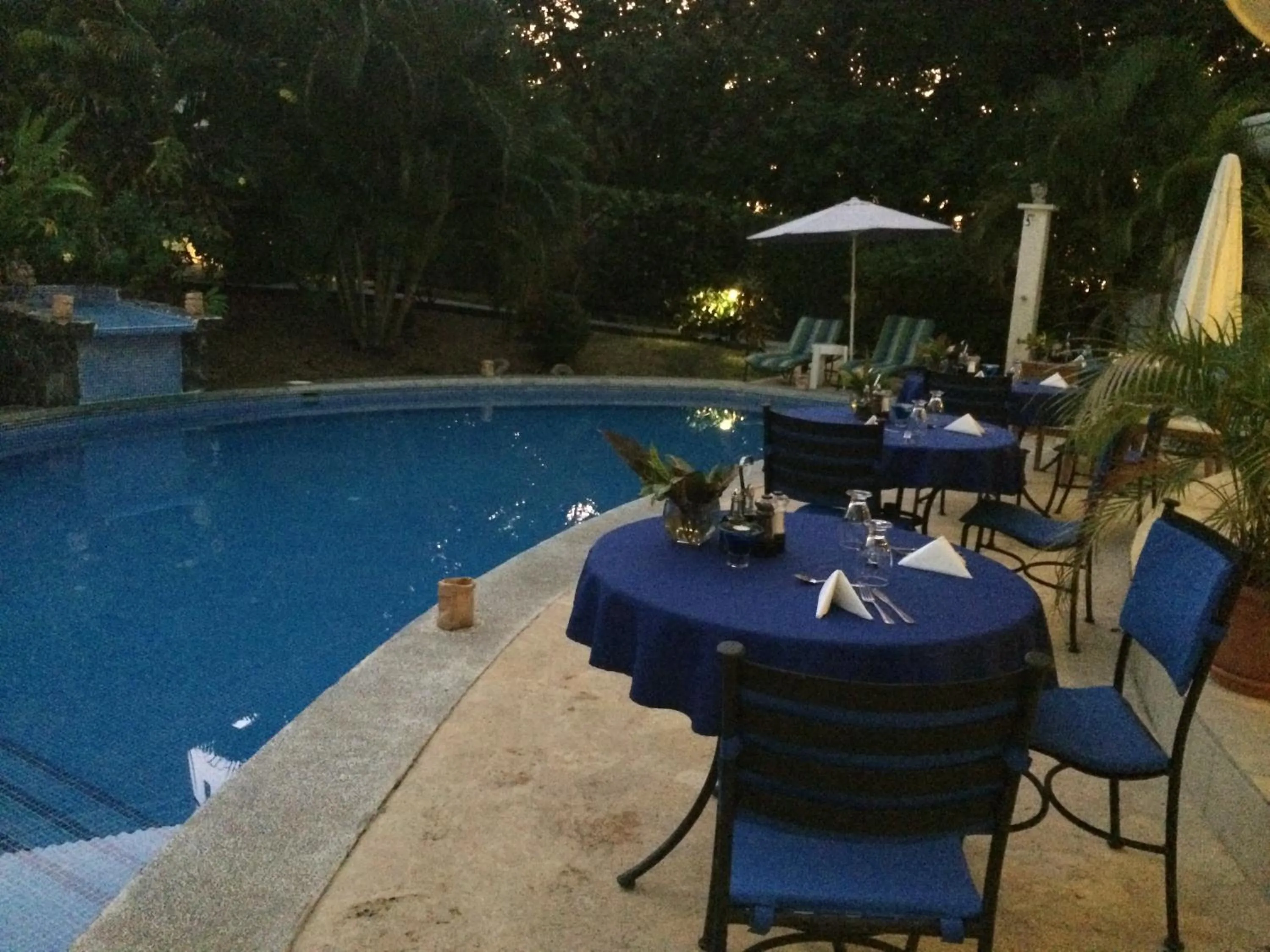 Restaurant/places to eat in The Hideaway Hotel