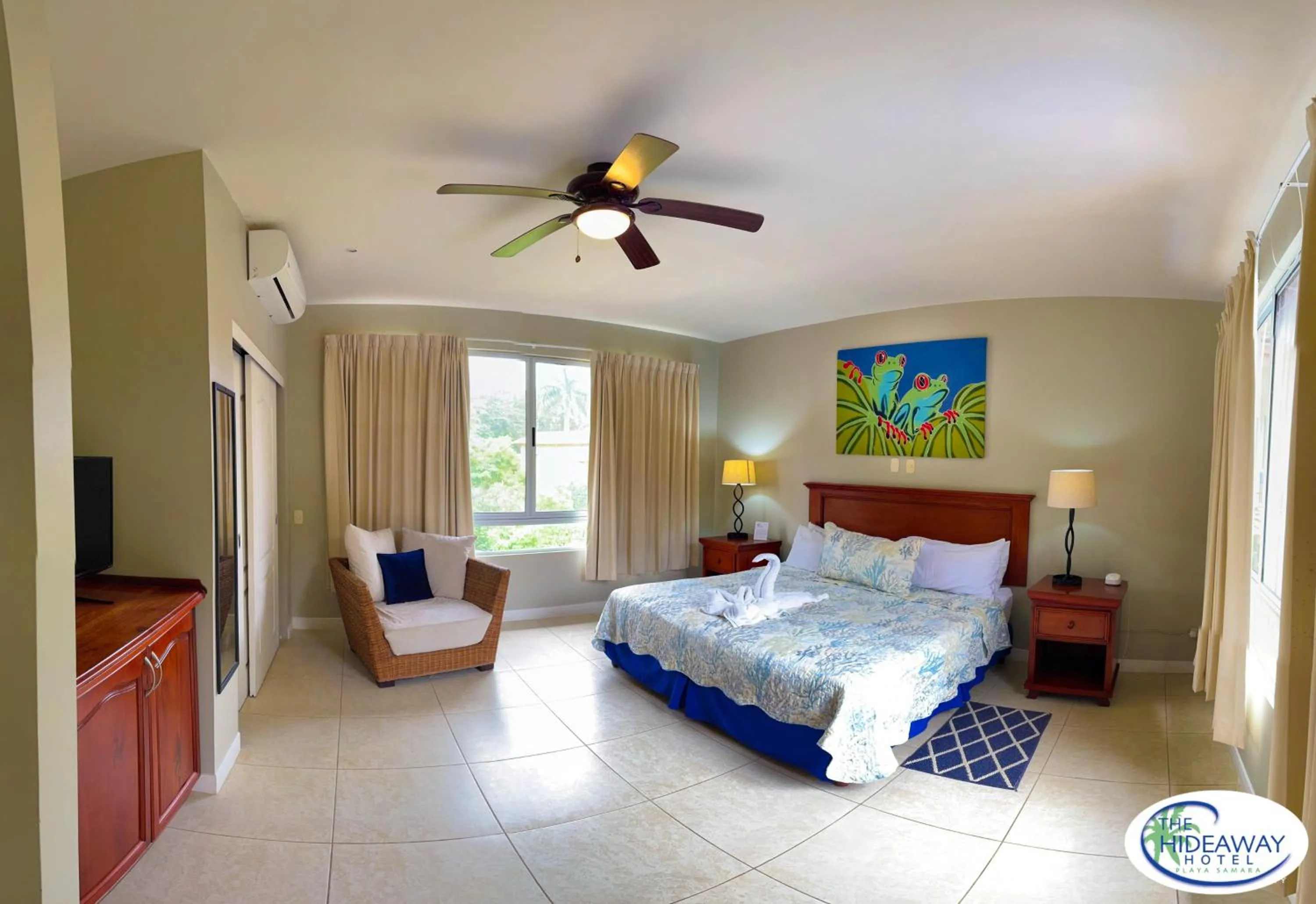 Bedroom, Bed in The Hideaway Hotel