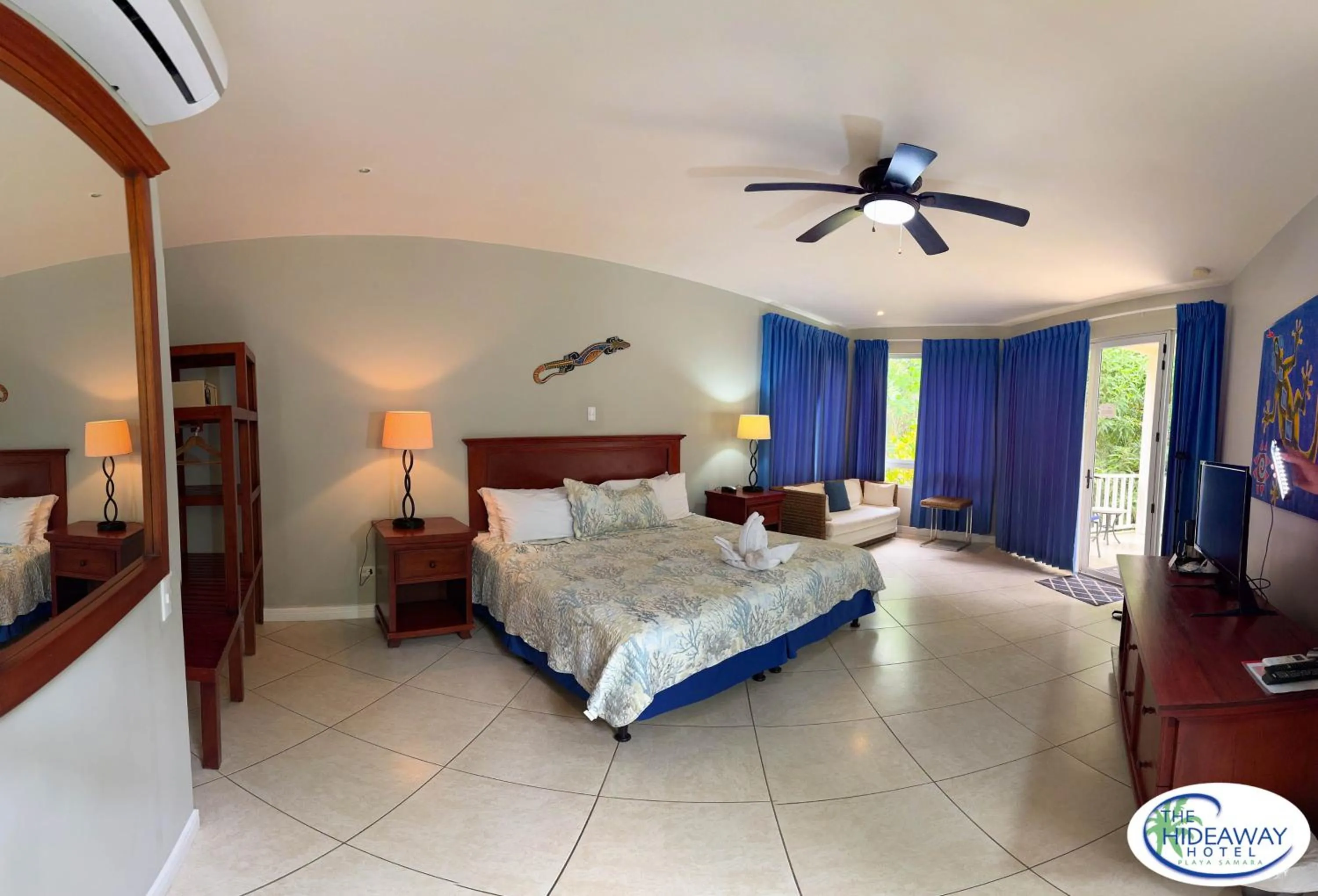 Bedroom, Bed in The Hideaway Hotel