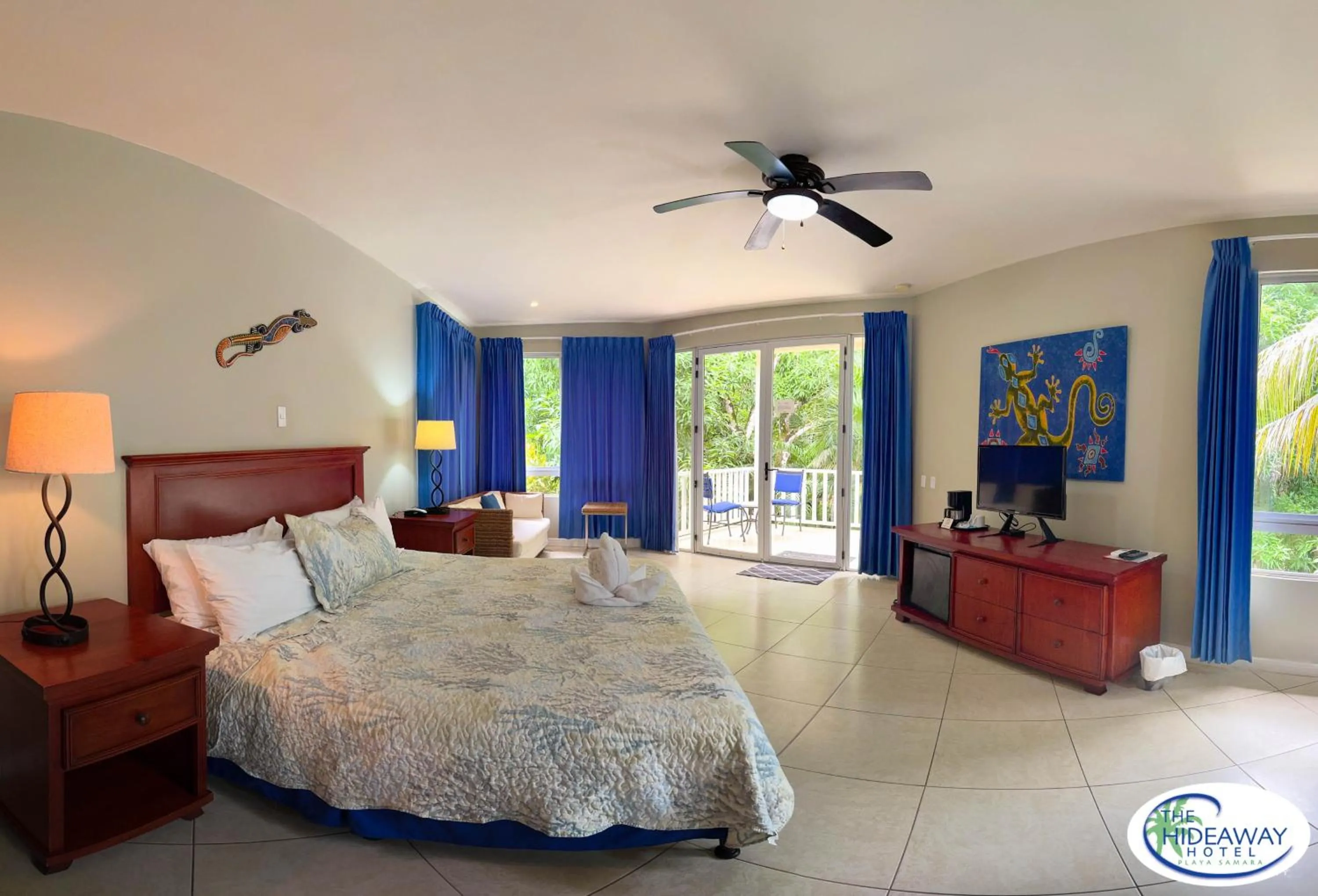 Bedroom, Bed in The Hideaway Hotel