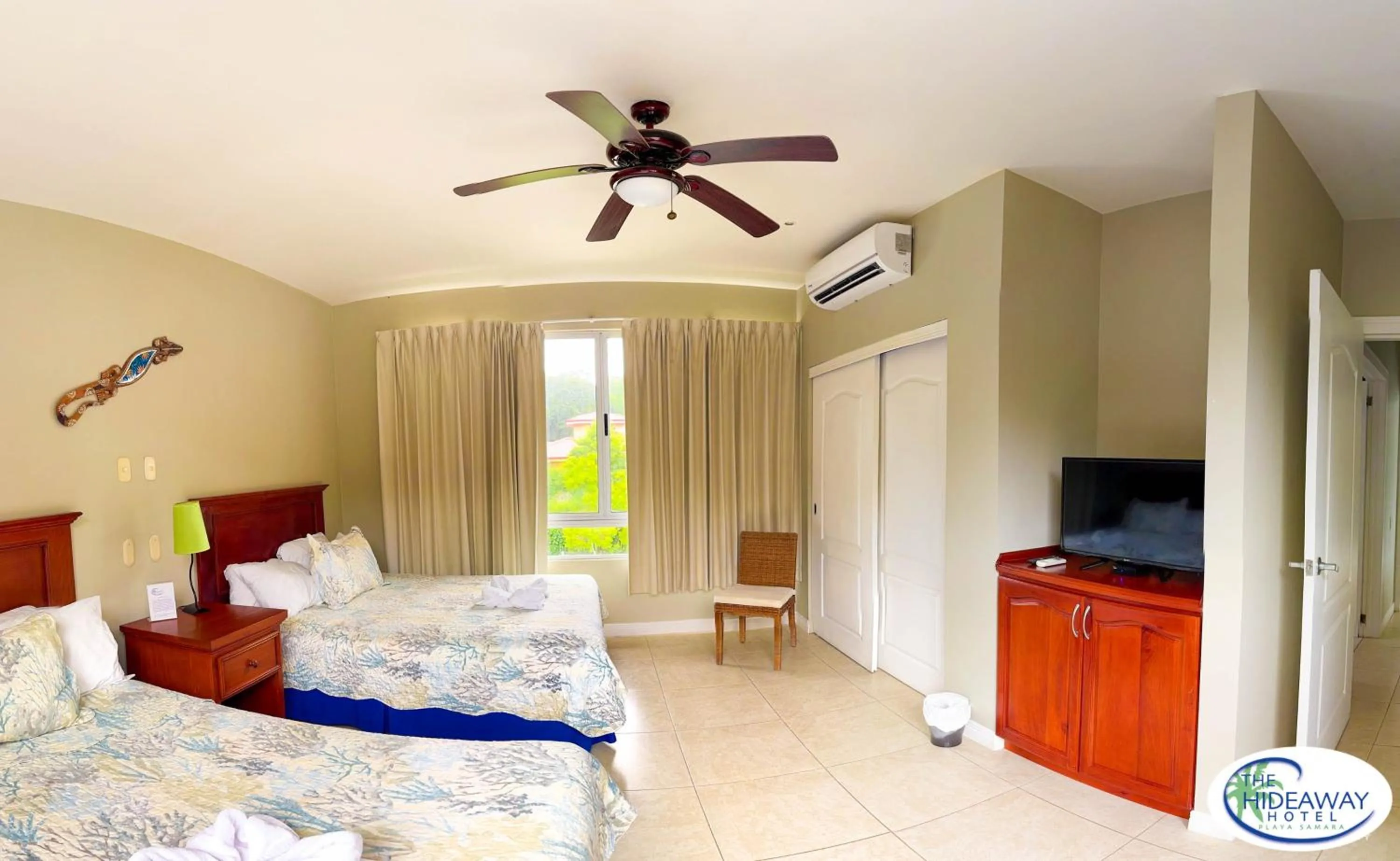 Bedroom, Bed in The Hideaway Hotel