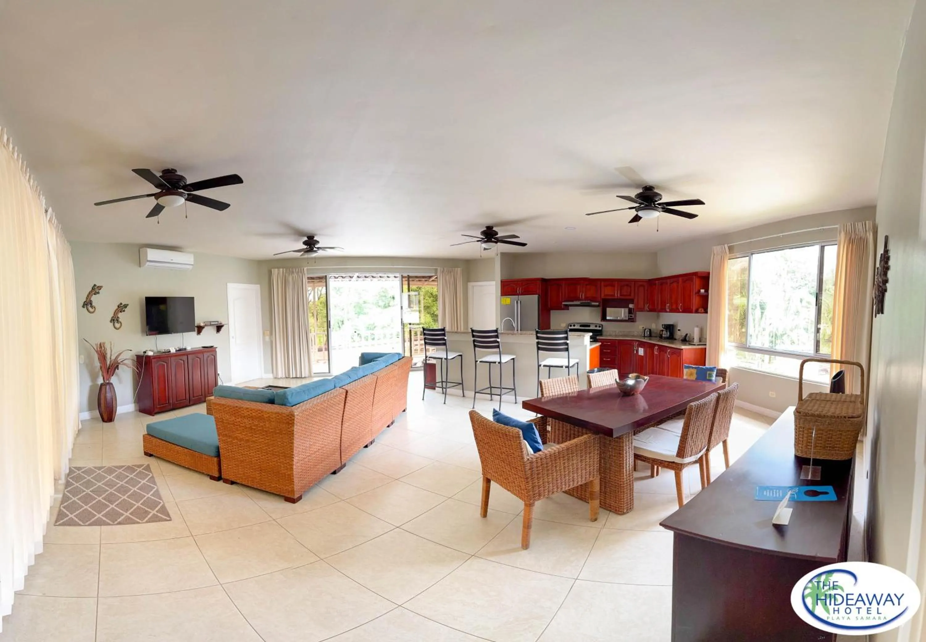 TV and multimedia in The Hideaway Hotel