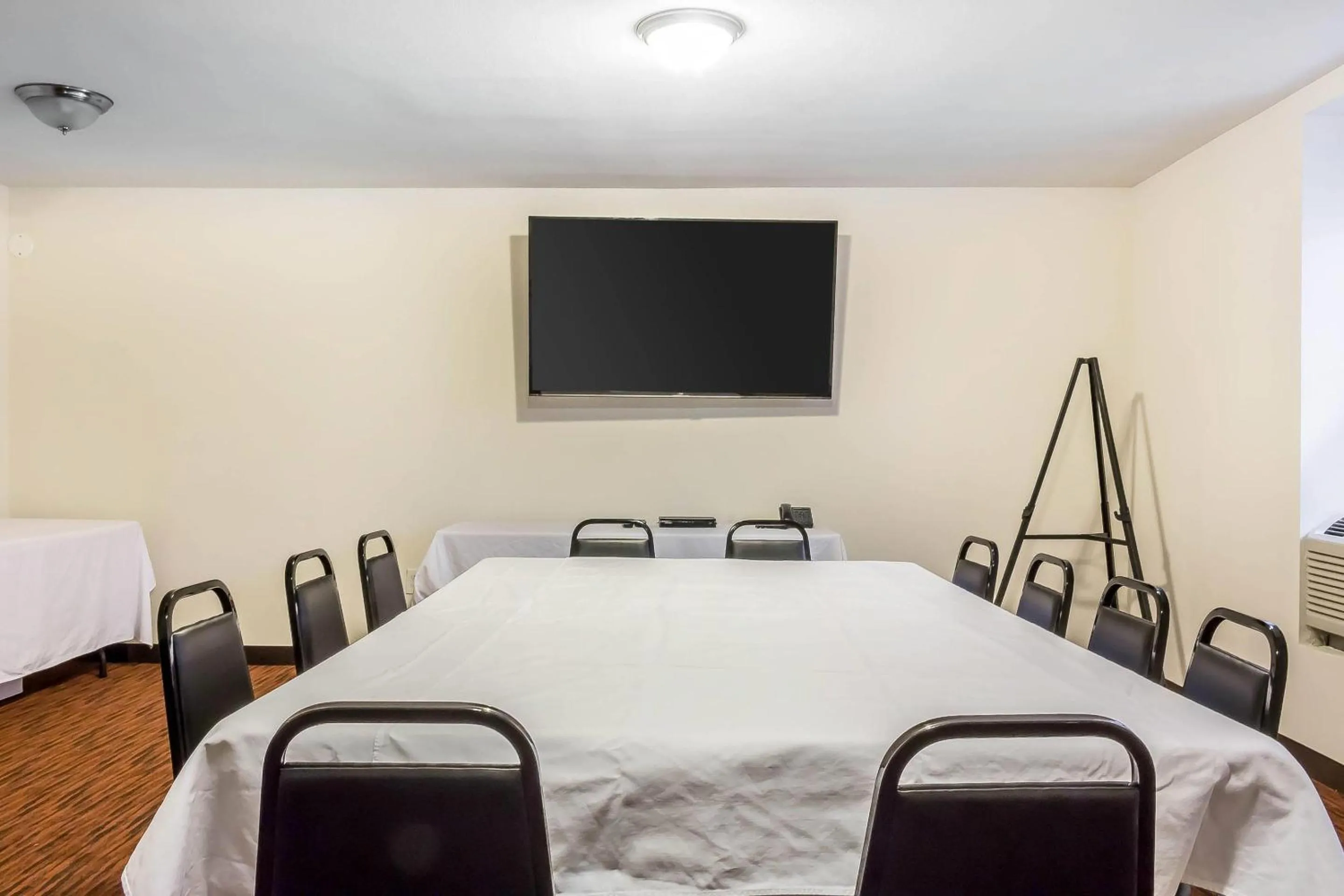 Meeting/conference room, Bed in Sleep Inn Philadelphia Center City