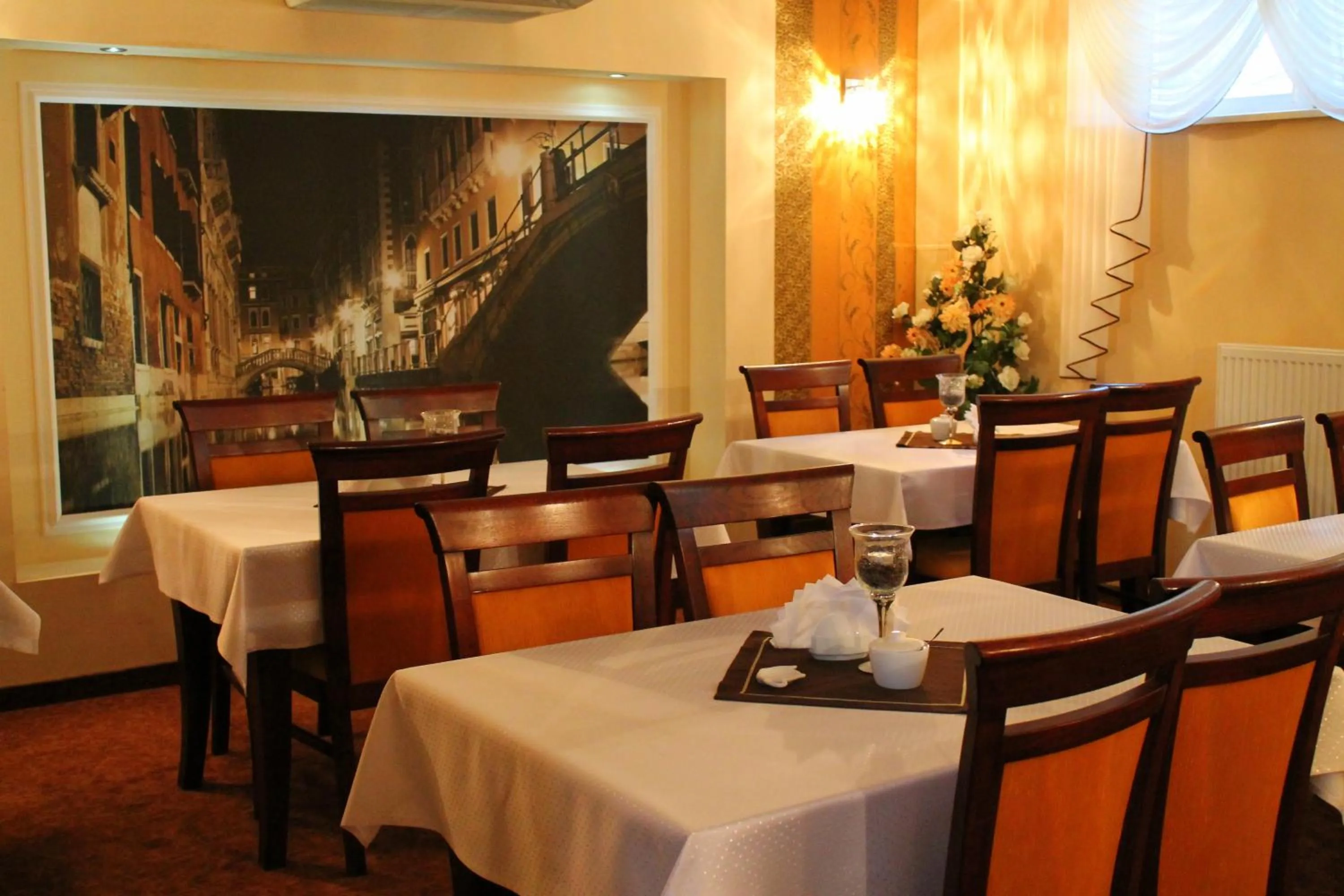 Restaurant/places to eat in Hotel Linder