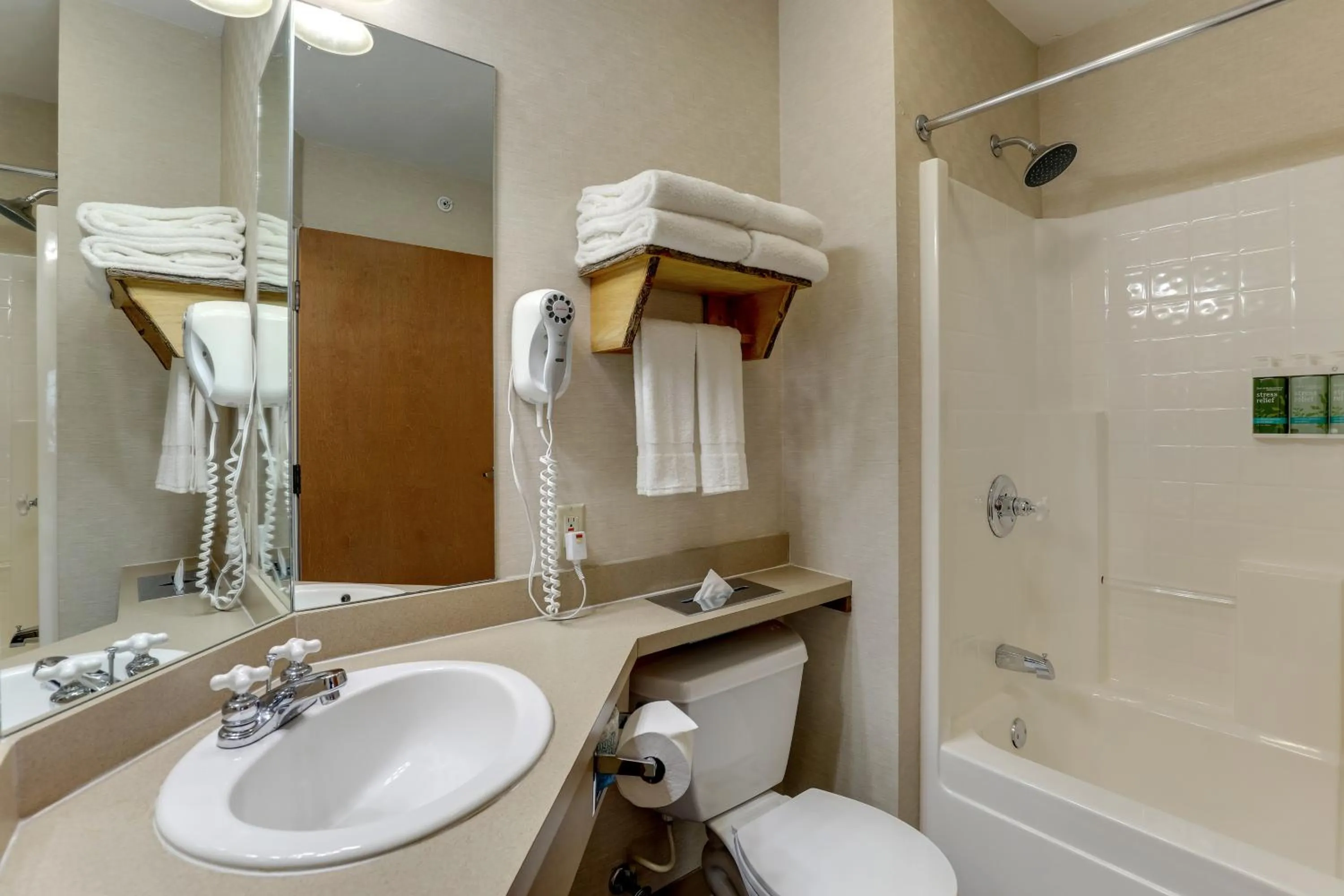 Shower in Stoney Creek Inn Quincy