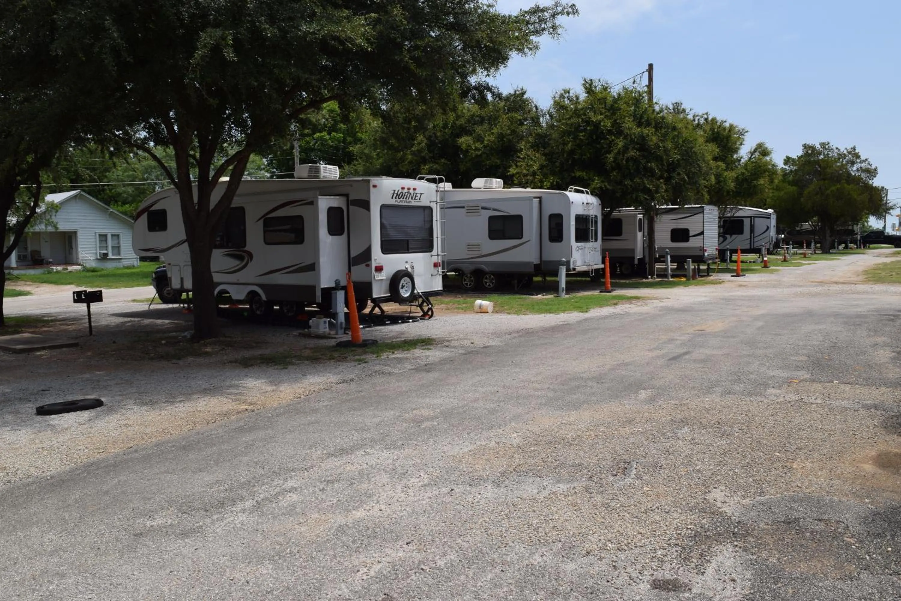 Property building in Albany Inn & RV Campground