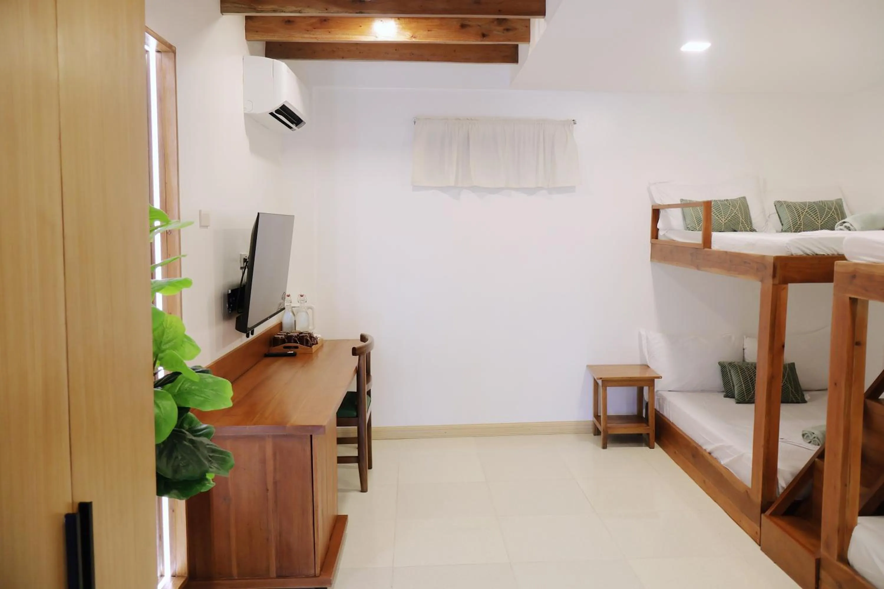 Bed in Senare Boracay Hotel