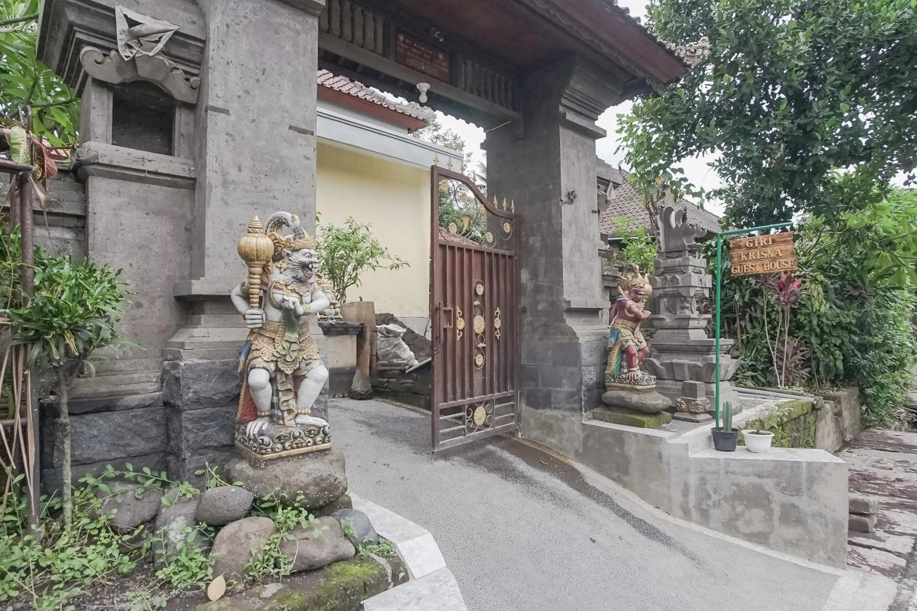Property building in Giri Krisna Guest House