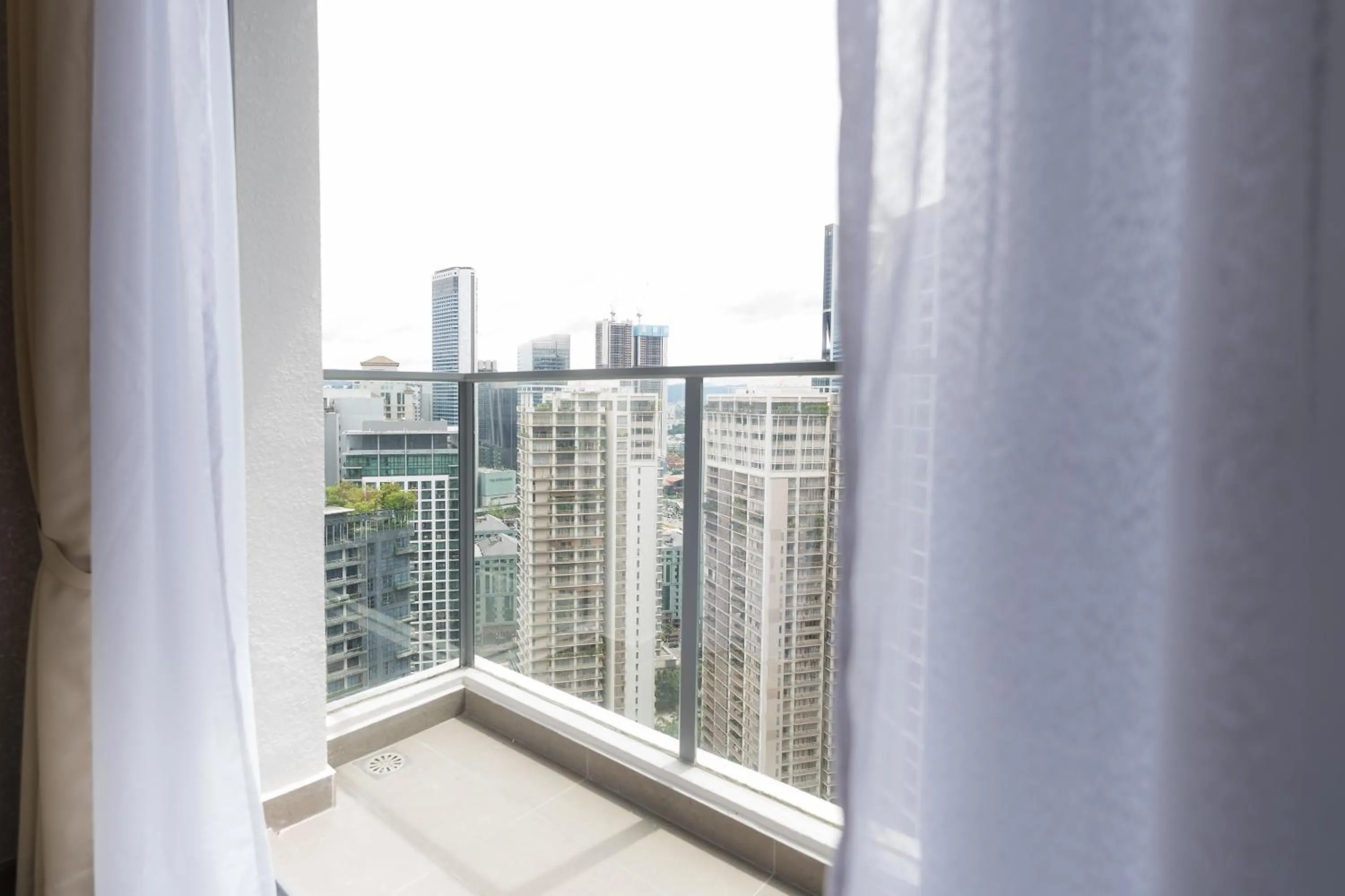 Day in Royce Residence KLCC by Cobnb