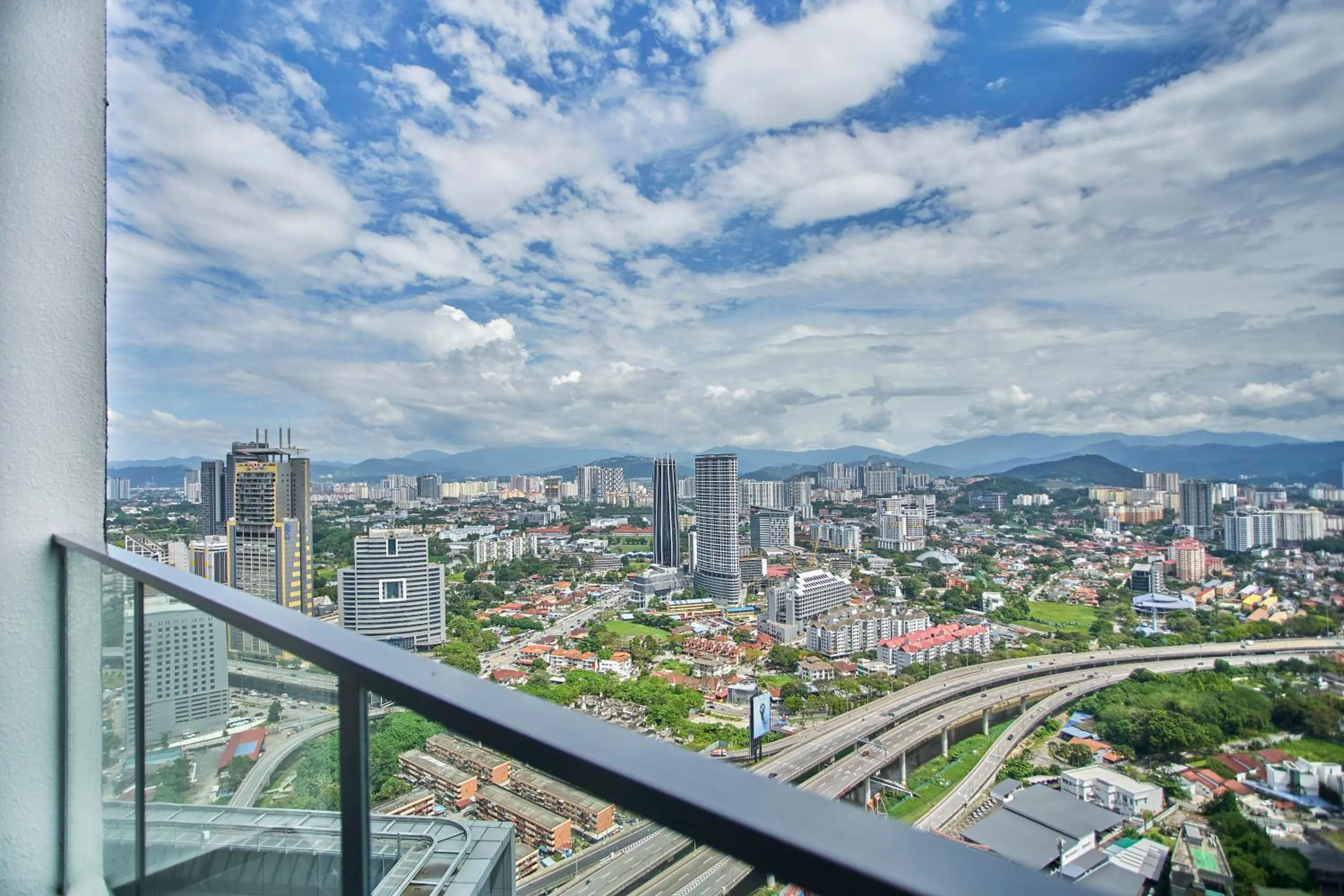 Day in Royce Residence KLCC by Cobnb