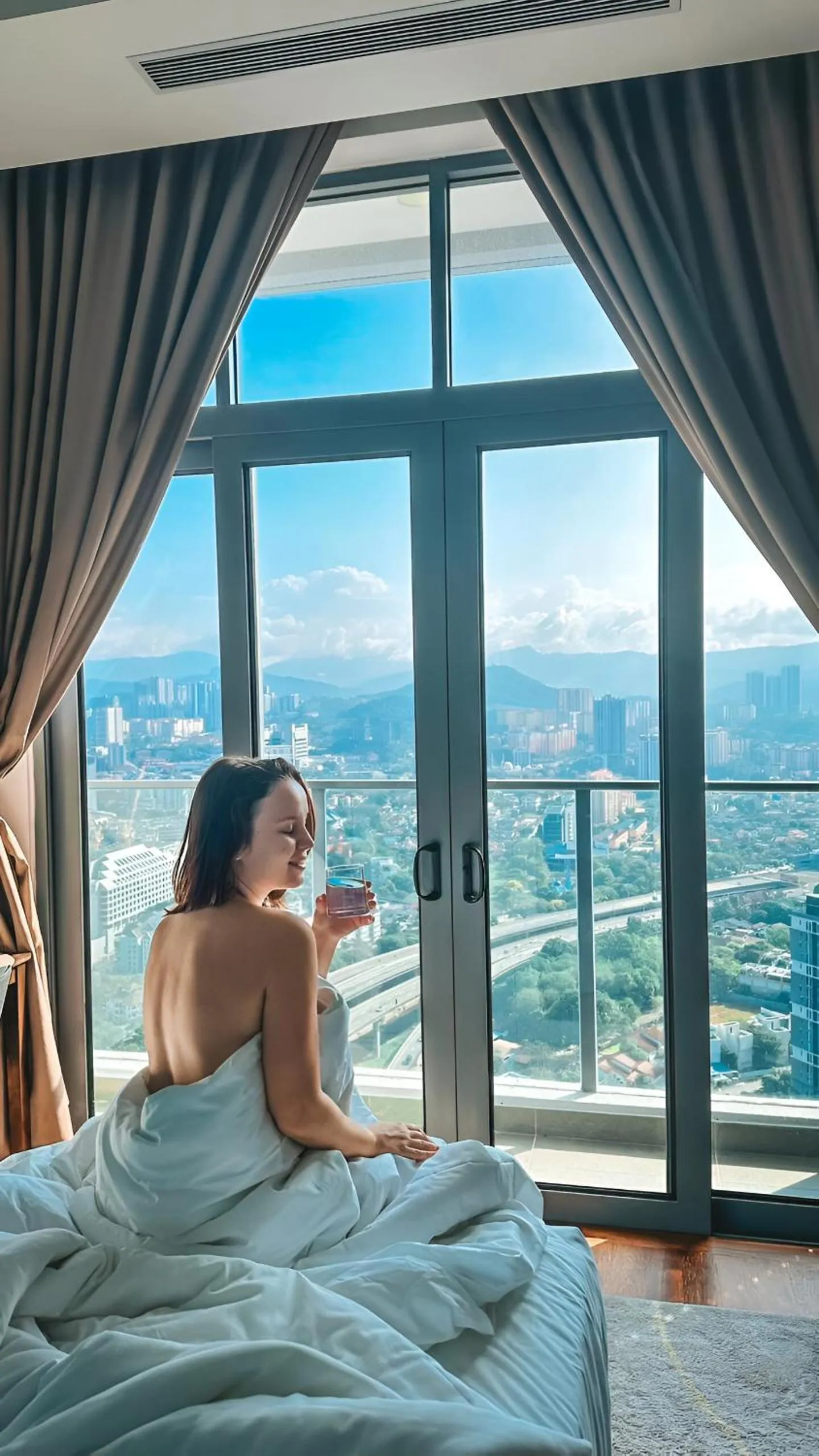 People, Bed in Royce Residence KLCC by Cobnb