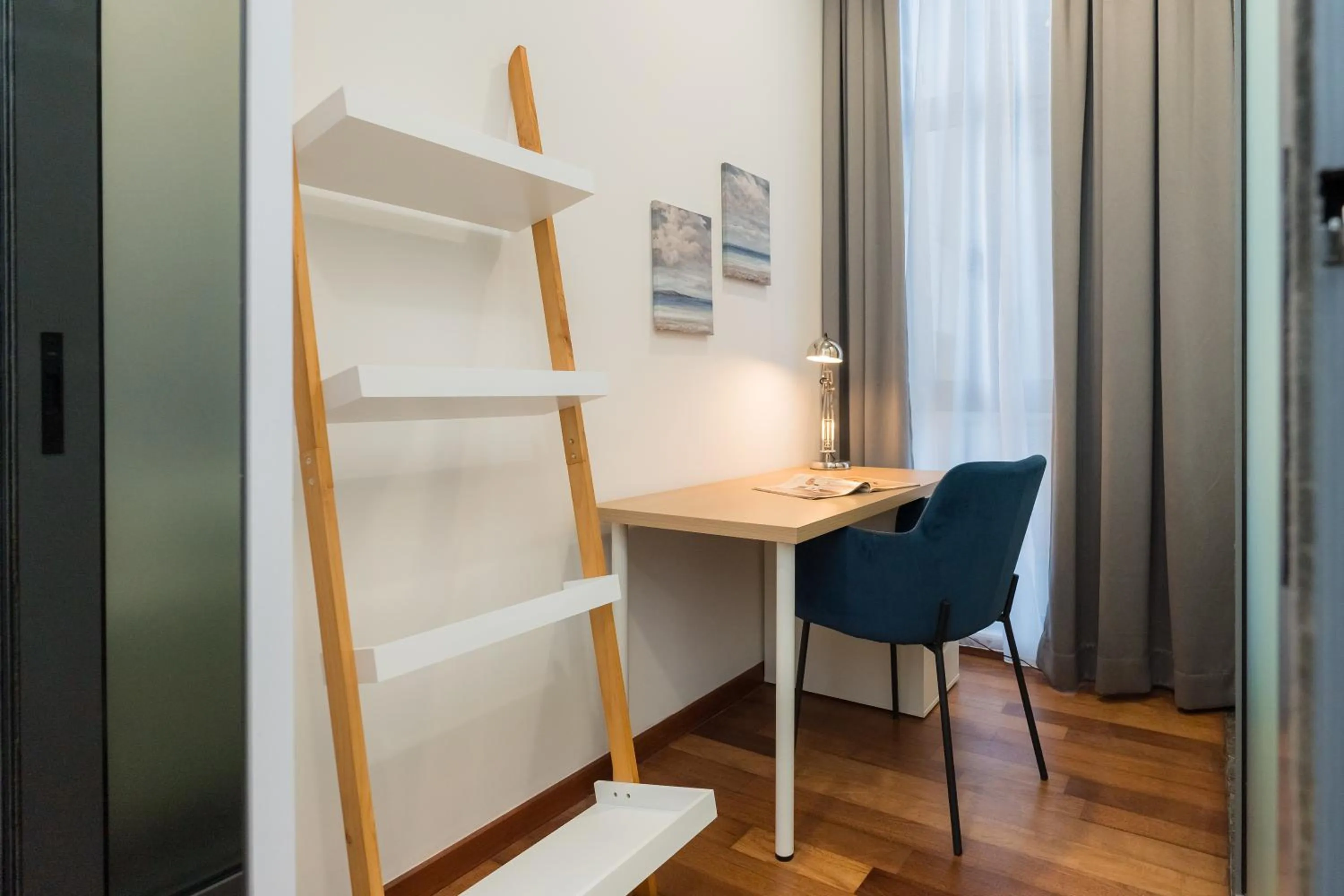 hair dresser, Bed in Royce Residence KLCC by Cobnb