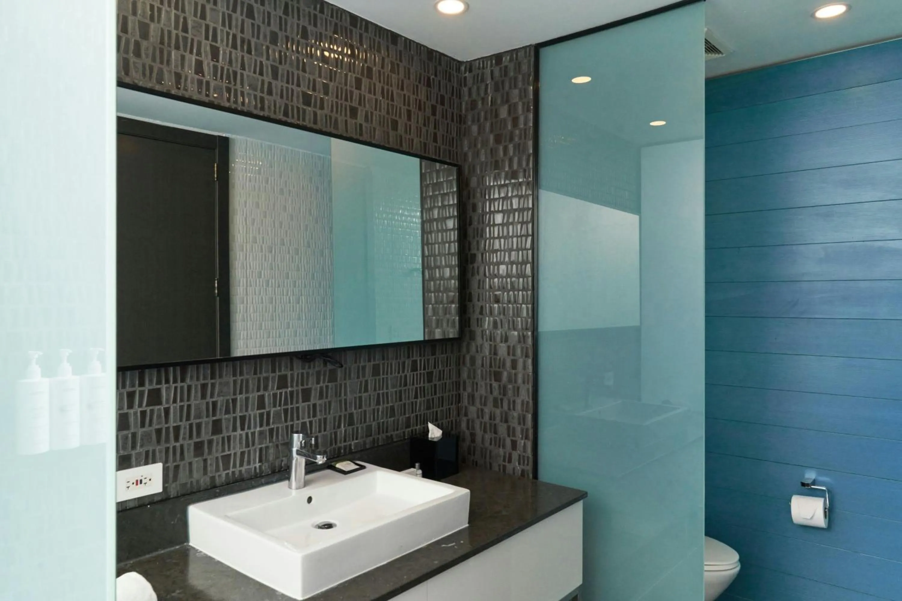 Photo of the whole room in Sortis Hotel, Spa & Casino, Autograph Collection