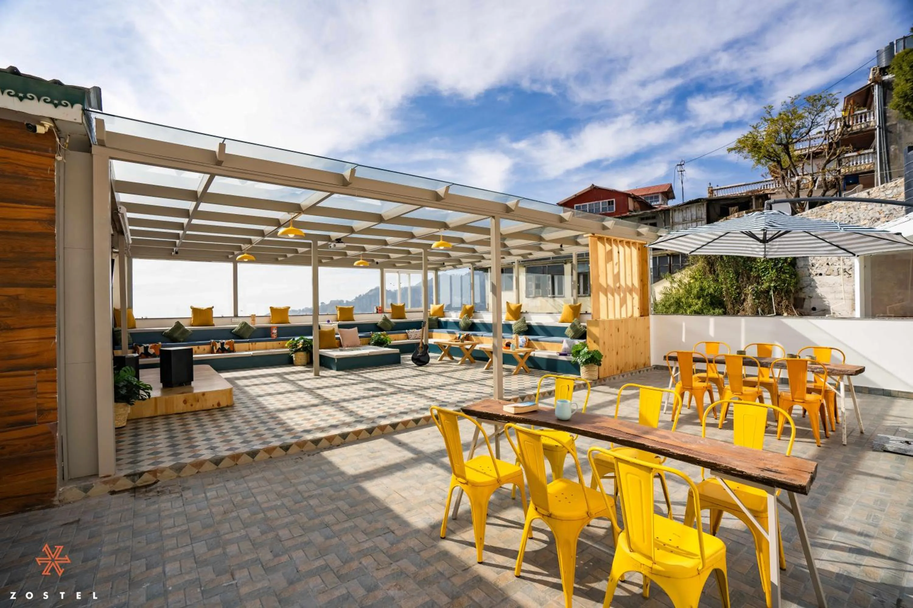 Communal lounge/ TV room in Zostel Mussoorie, Mall Road