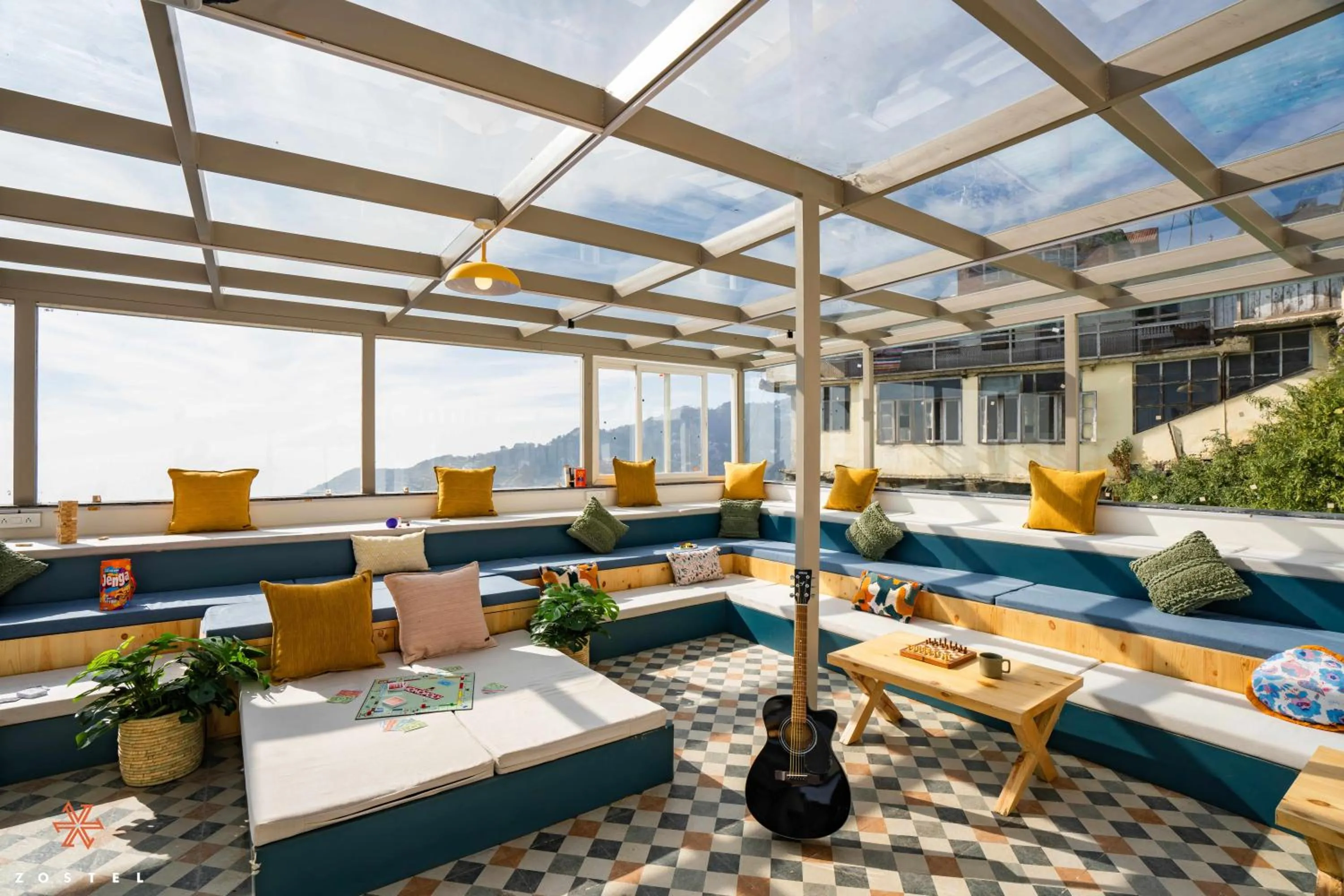 Communal lounge/ TV room in Zostel Mussoorie, Mall Road