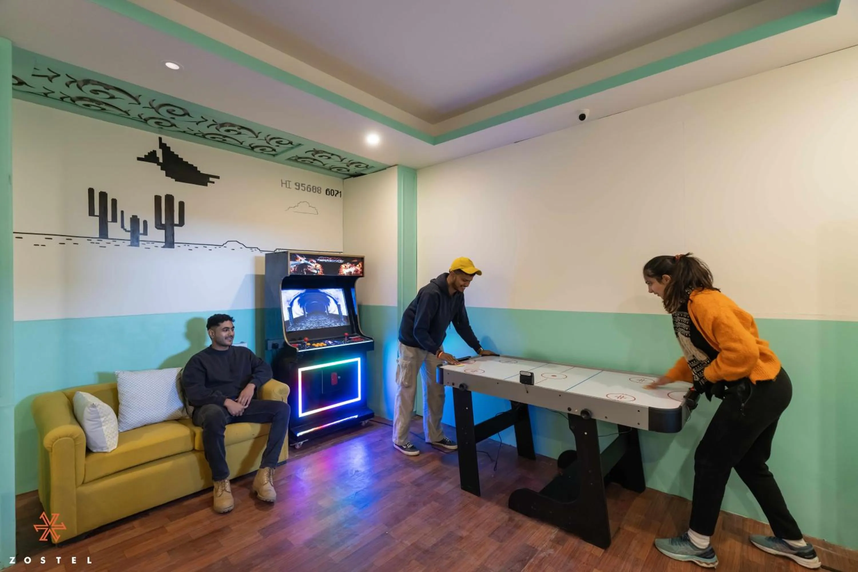 Communal lounge/ TV room in Zostel Mussoorie, Mall Road