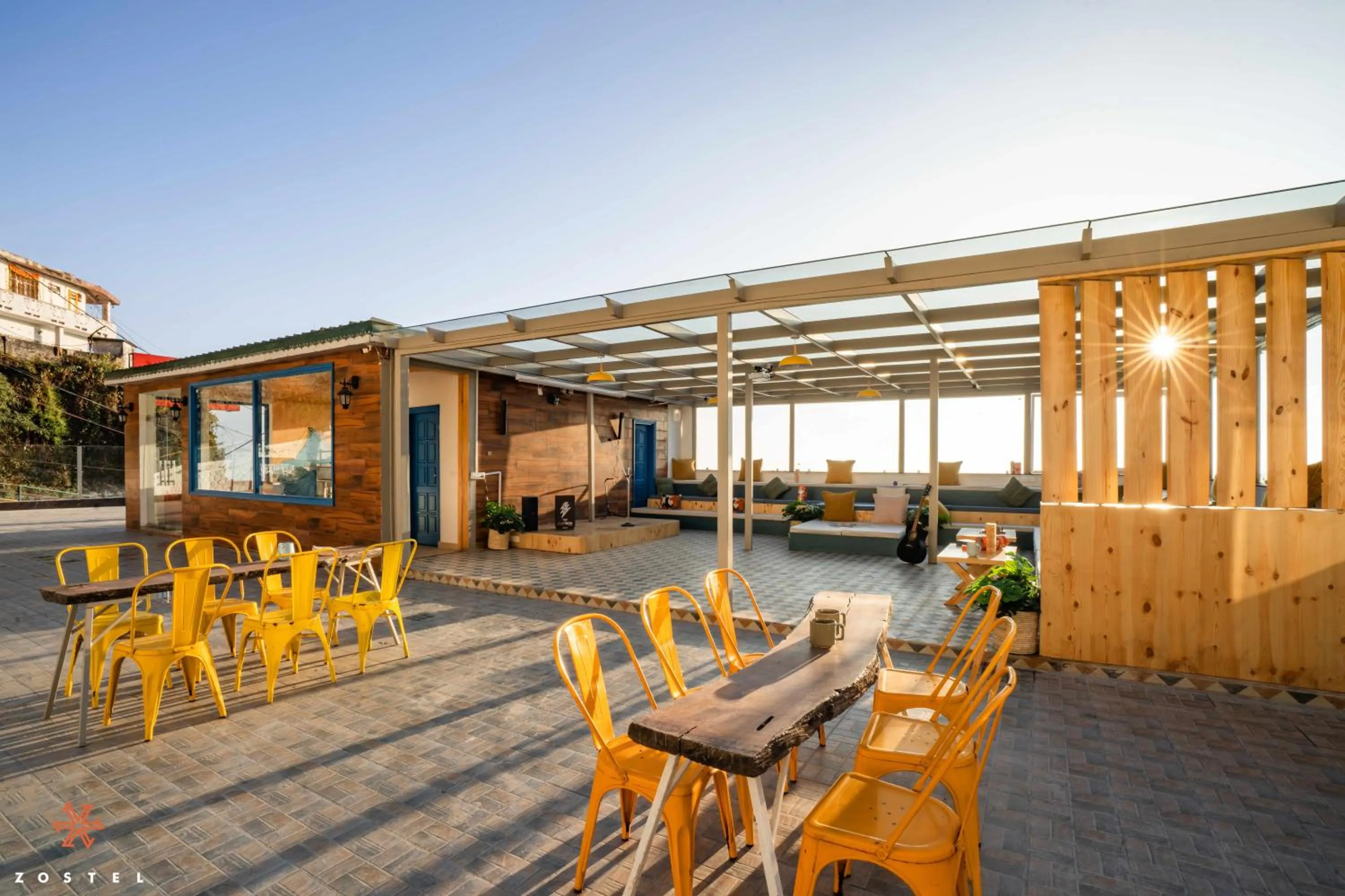 Communal lounge/ TV room in Zostel Mussoorie, Mall Road