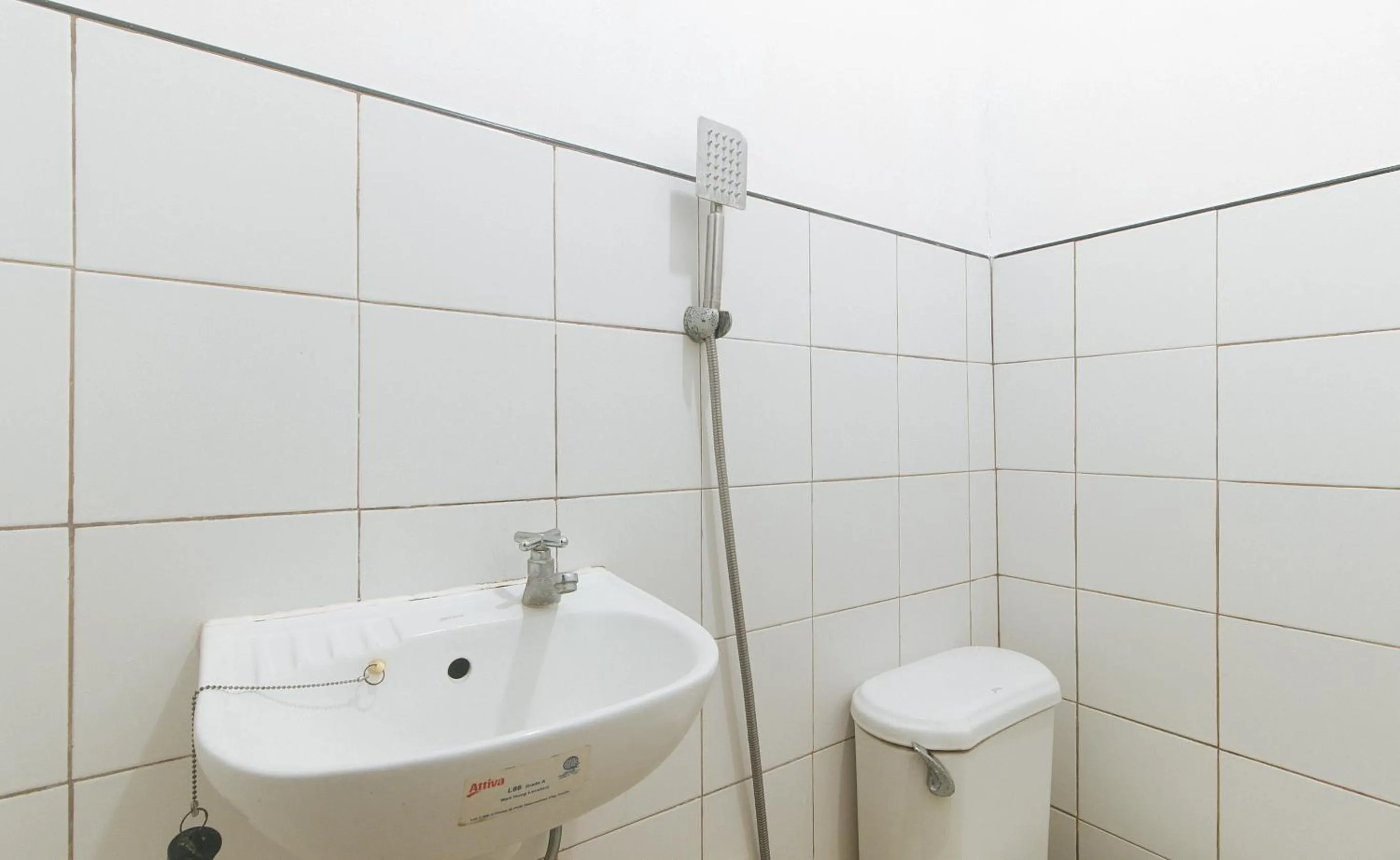 Bathroom in RedDoorz @ Boondocks Cabins Resort