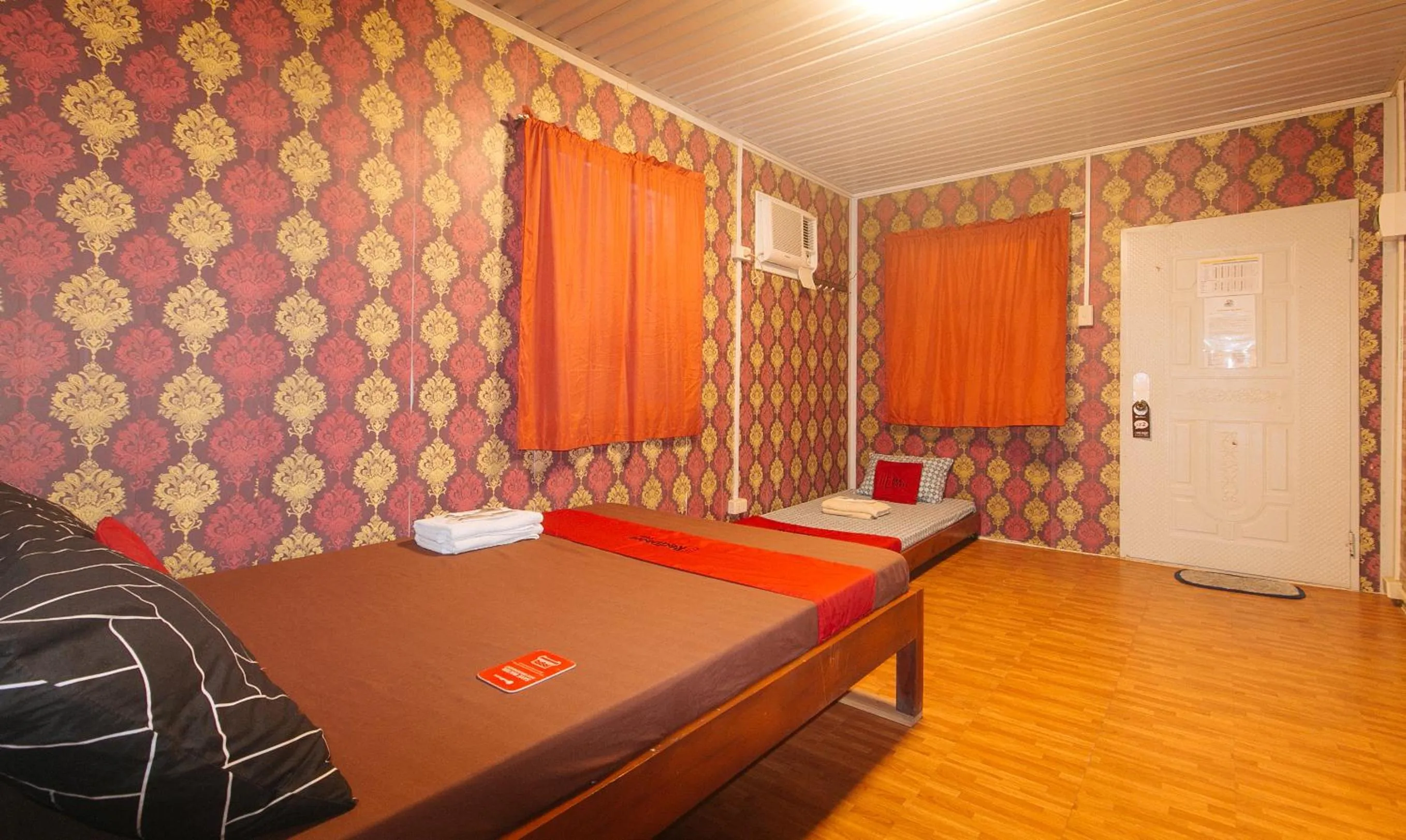 Bed in RedDoorz @ Boondocks Cabins Resort