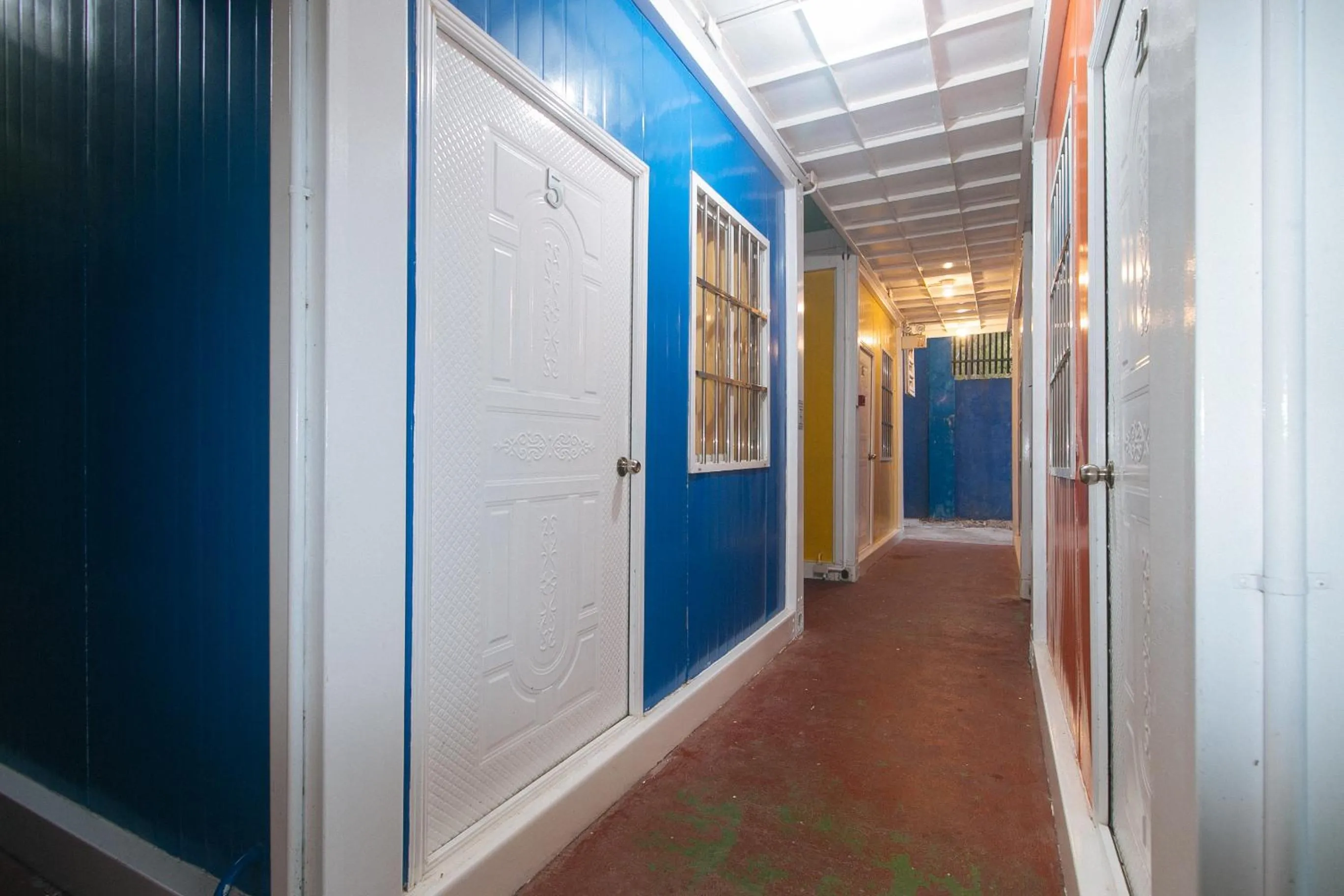 Area and facilities in RedDoorz @ Boondocks Cabins Resort