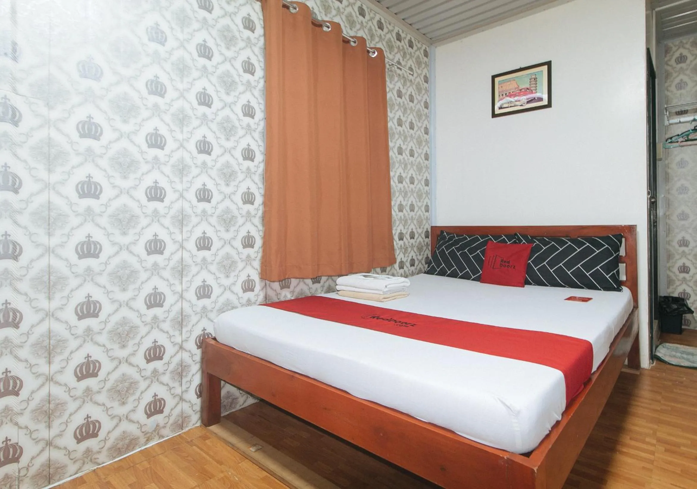 Bed in RedDoorz @ Boondocks Cabins Resort