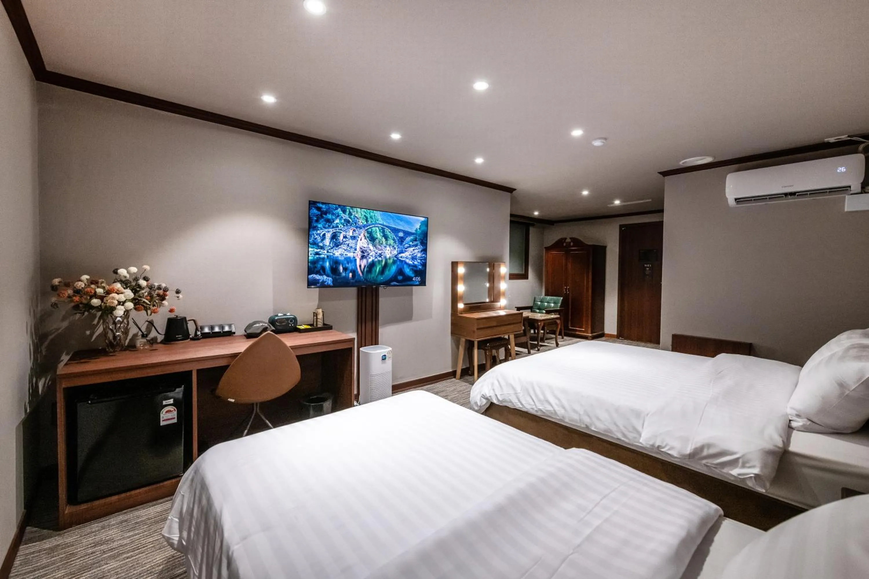 Bed in New Cheonji Hotel