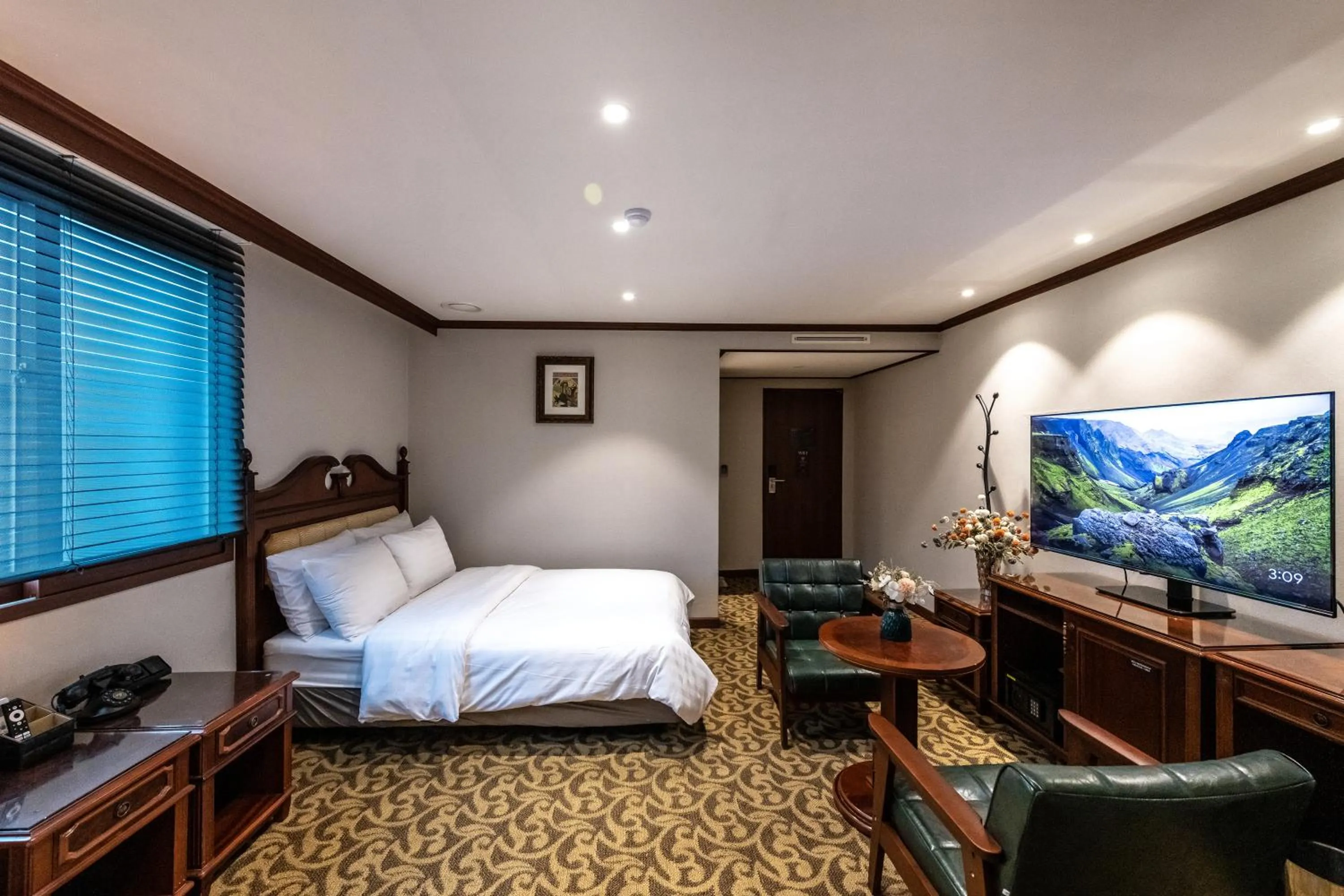 Bed in New Cheonji Hotel